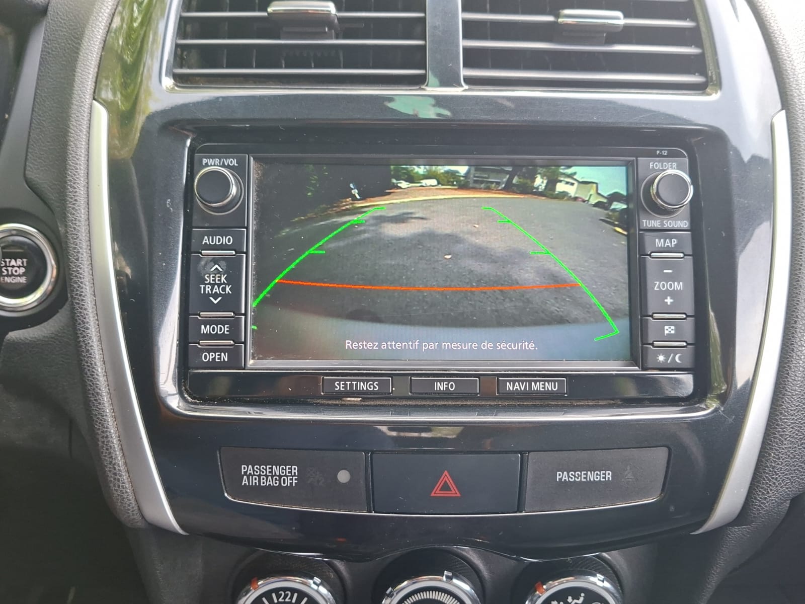 PEUGEOT 4008 1.8 HDi Allure 4WD-image-17