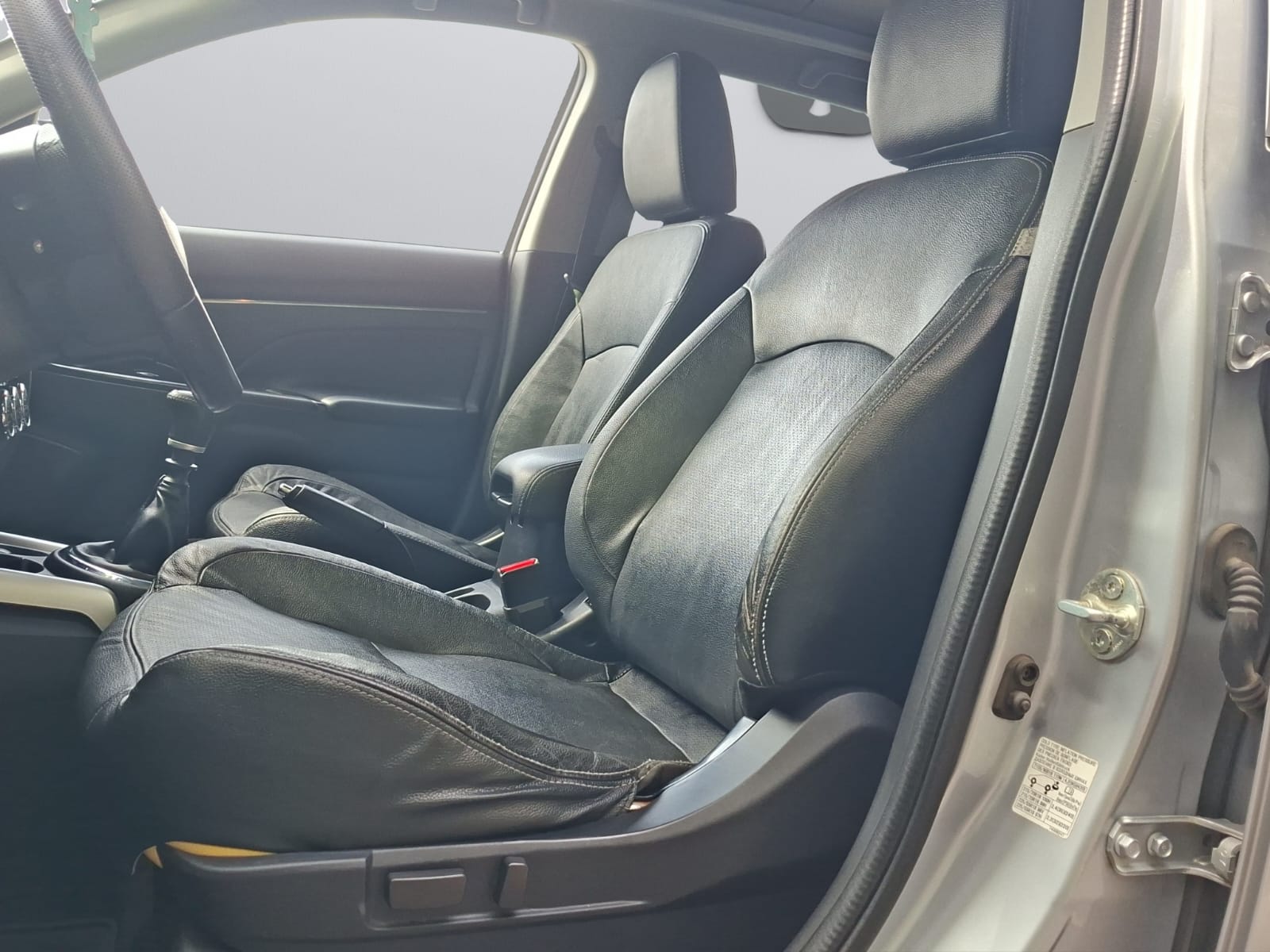 PEUGEOT 4008 1.8 HDi Allure 4WD-image-10