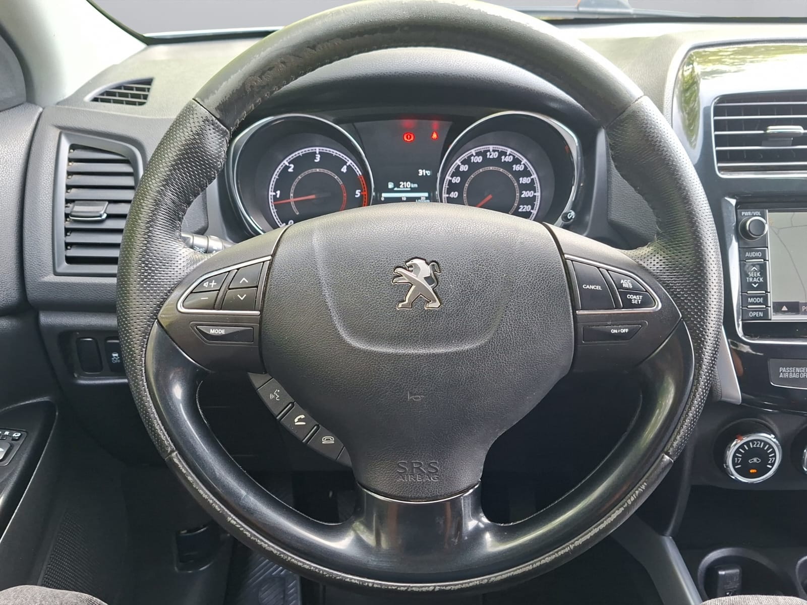 PEUGEOT 4008 1.8 HDi Allure 4WD-image-14