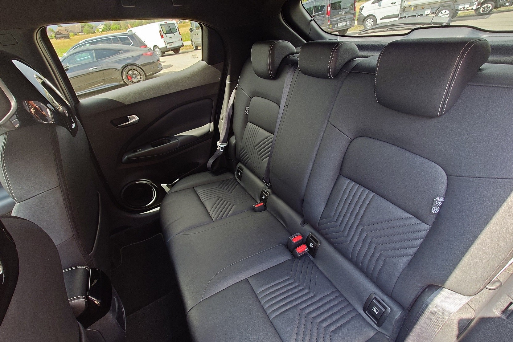 NISSAN Juke 1.0 DIG-T Tekna-image-9