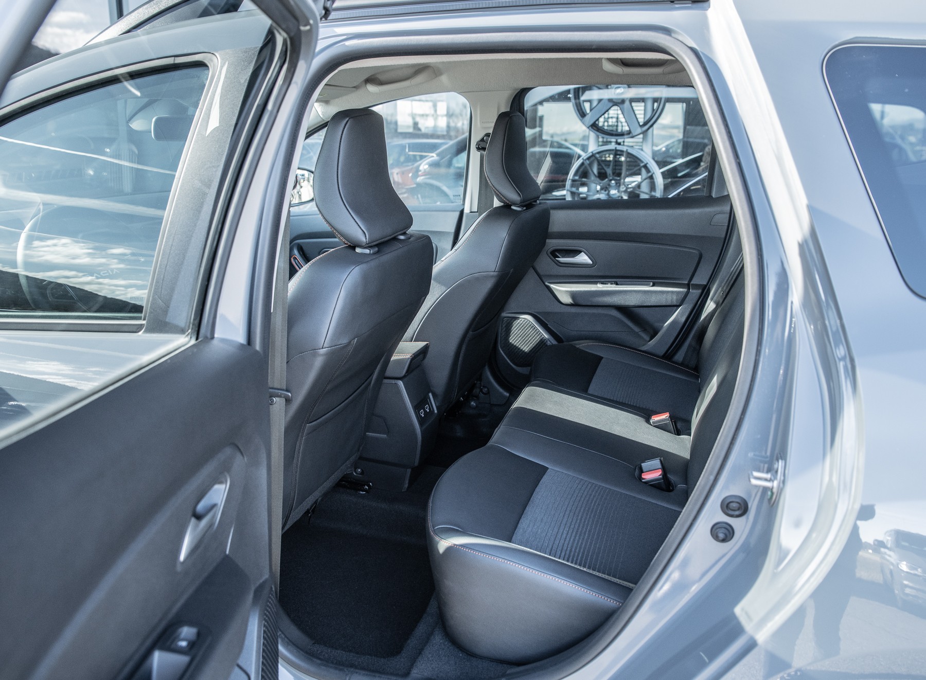 DACIA Duster TCe 150 Extreme 4x4 Off Road-image-6