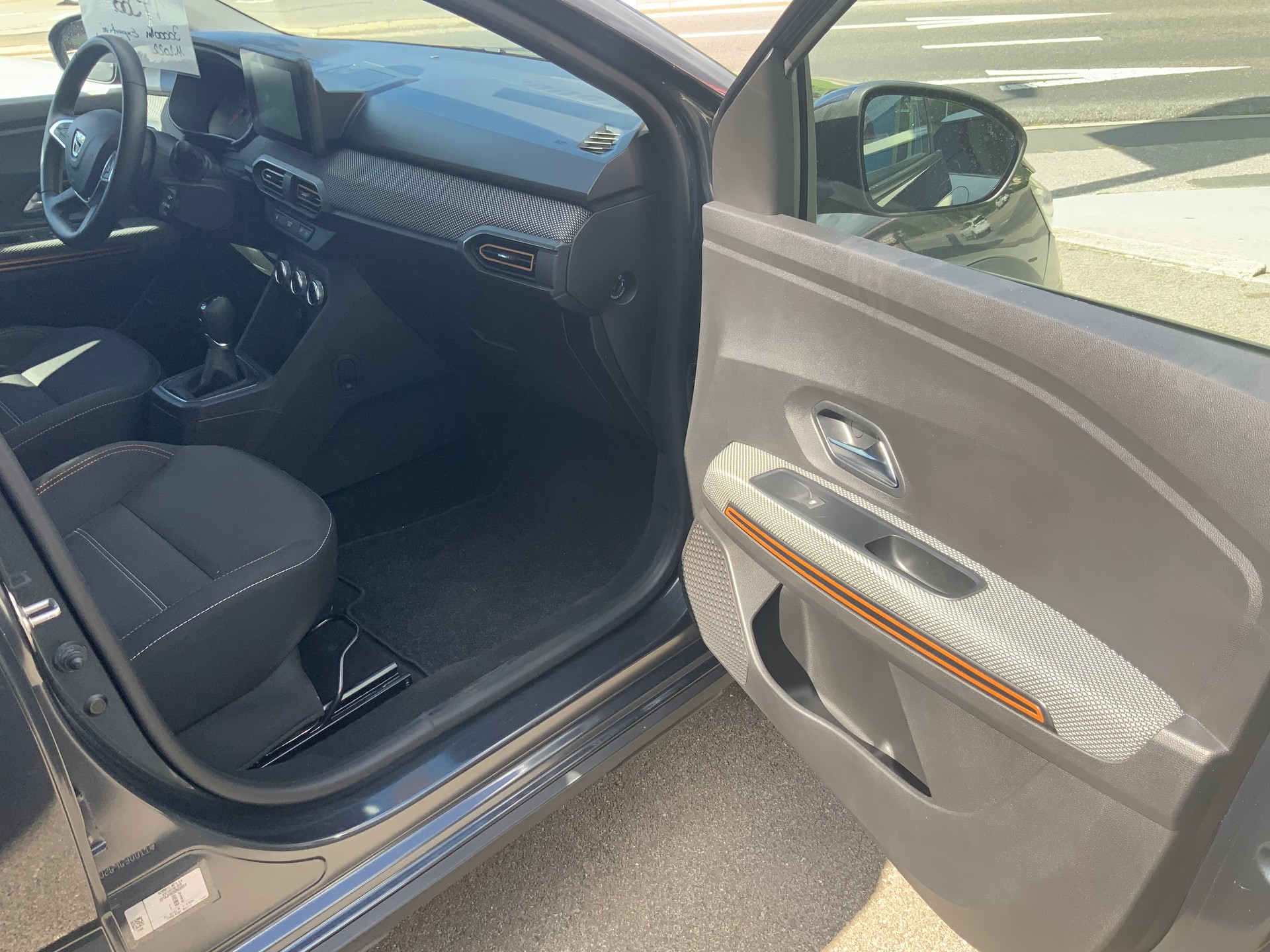 DACIA Sandero Stepway TCe 90 Comfort CVT-image-9