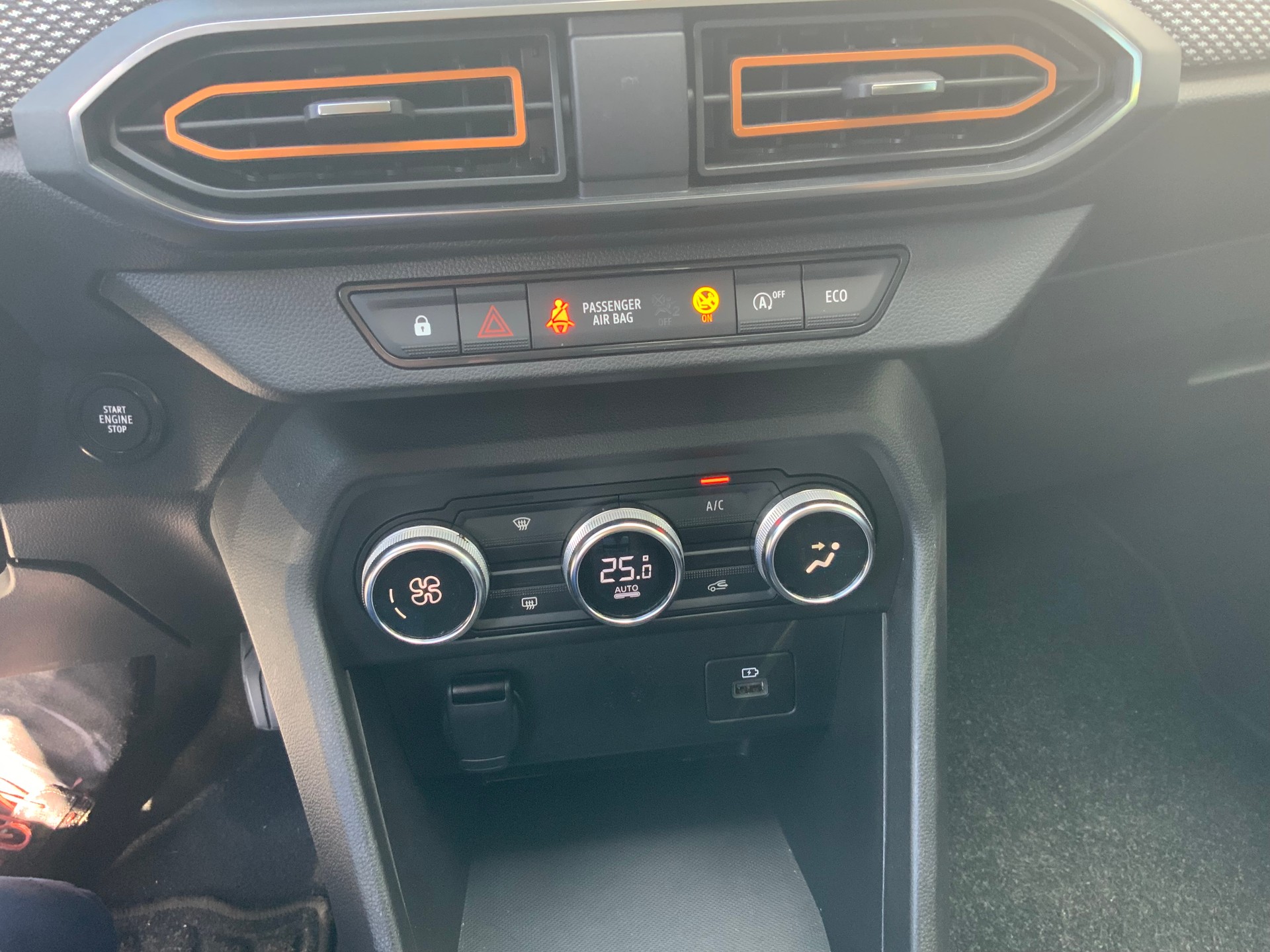 DACIA Sandero Stepway TCe 90 Comfort CVT-image-5