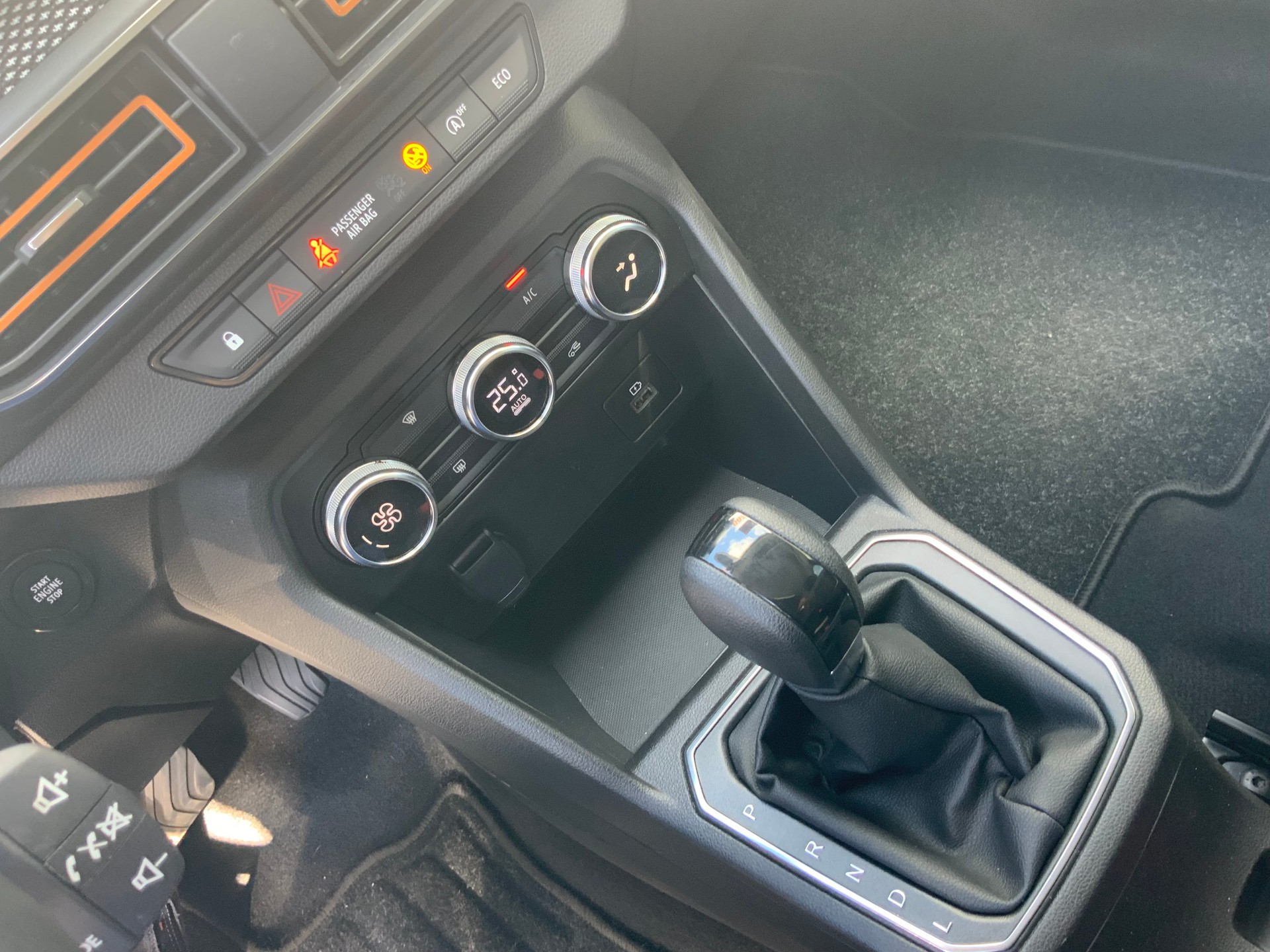 DACIA Sandero Stepway TCe 90 Comfort CVT-image-4
