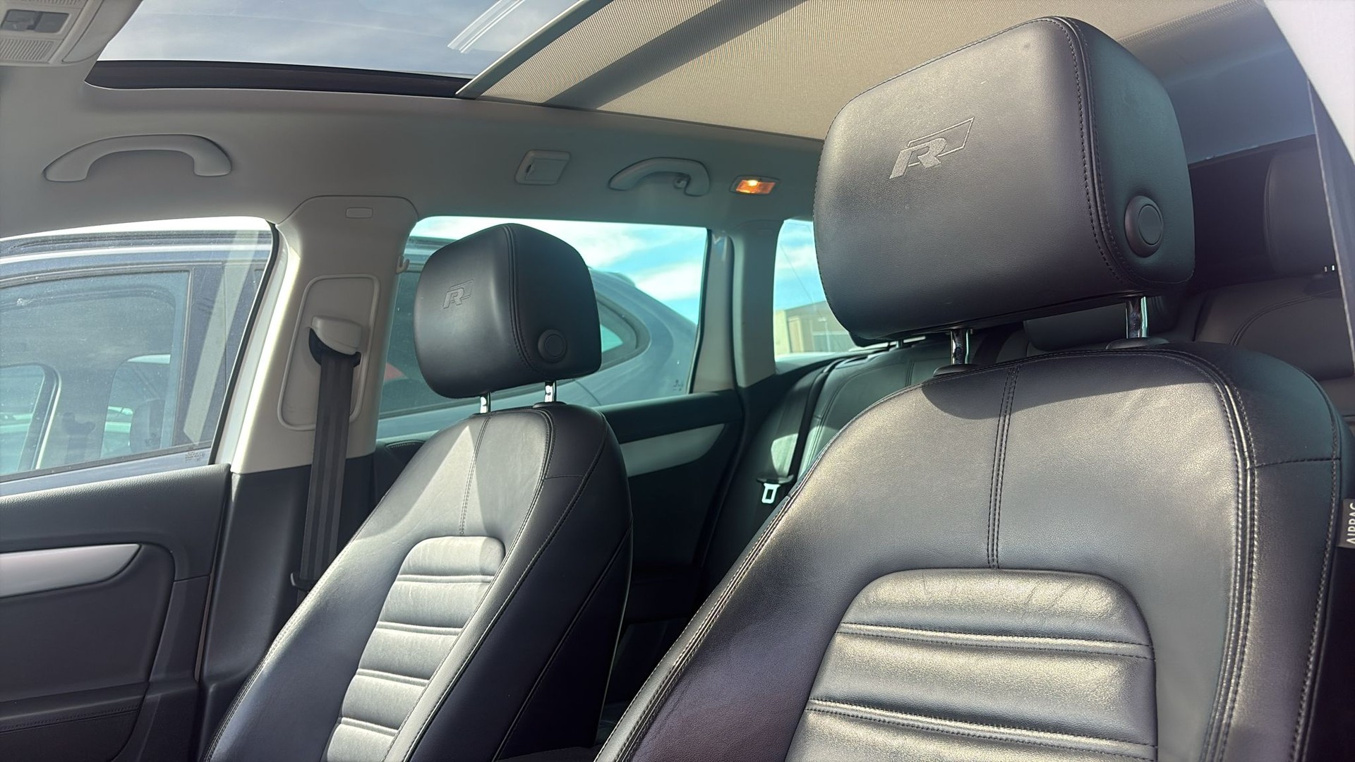 VW 2.0 TDI R-Line-image-4