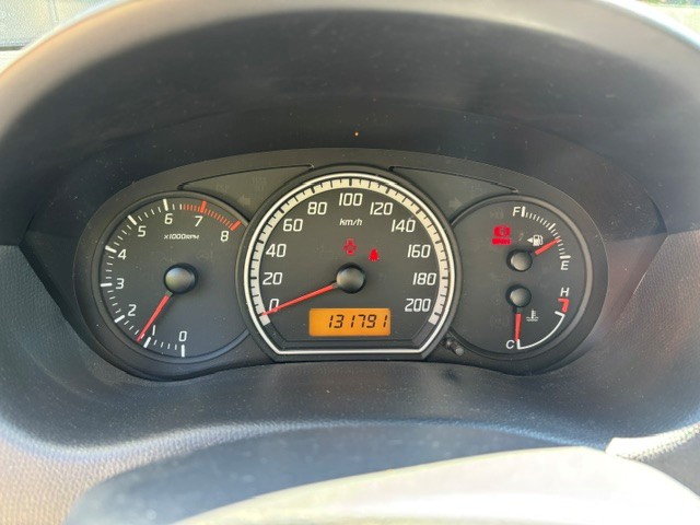 SUZUKI Swift 1.3i 16V GL Top 4x4-image-6