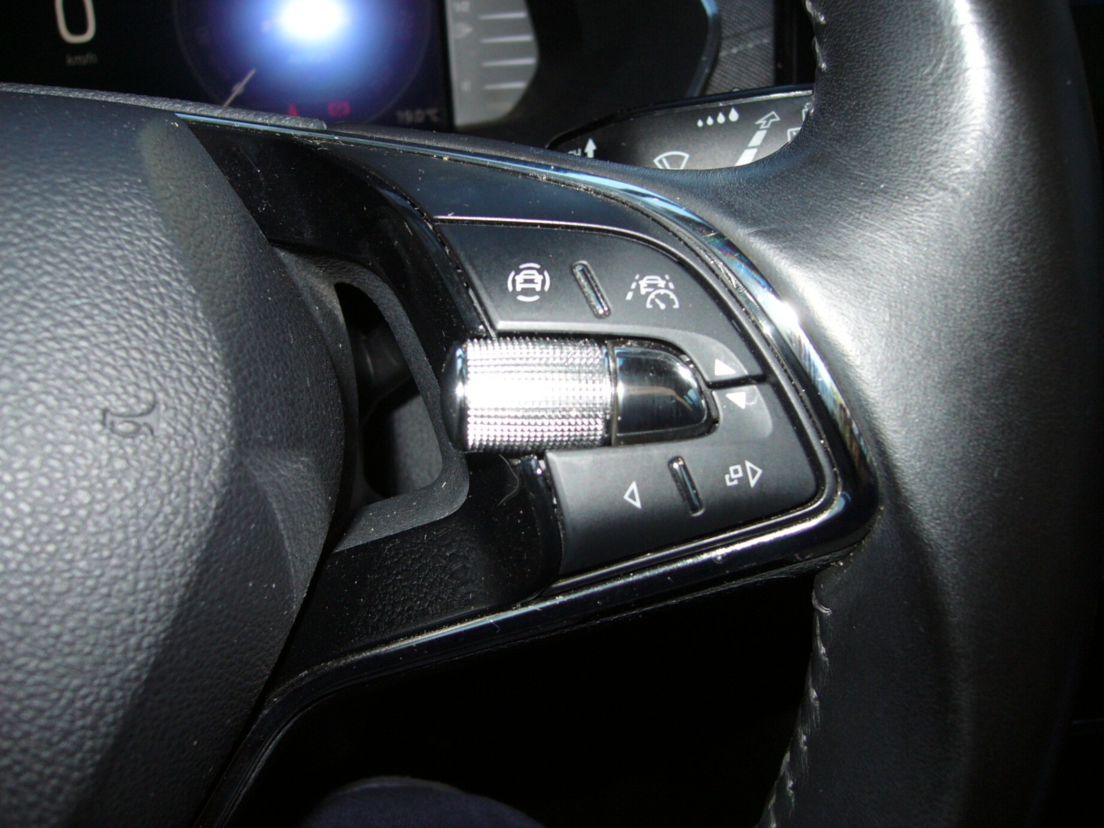 SKODA Octavia Combi 1.5 TSI ACT EVO Ambition-image-18