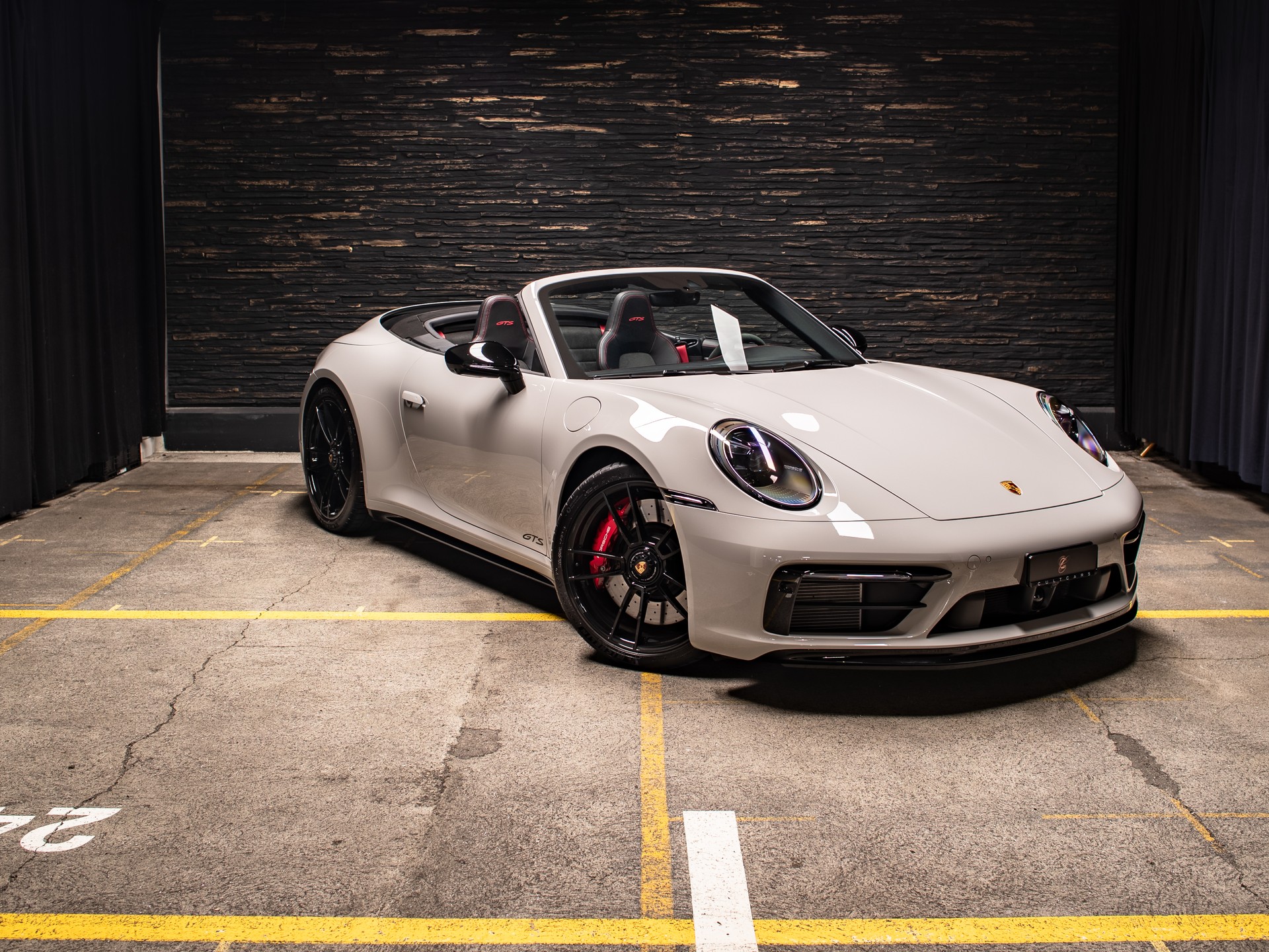 PORSCHE 911 Carrera 4 GTS Cabriolet PDK-image-6