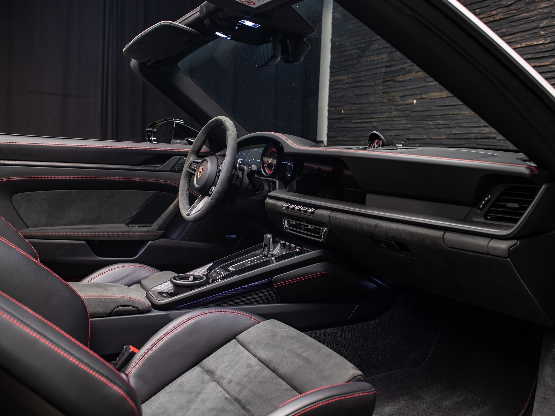 PORSCHE 911 Carrera 4 GTS Cabriolet PDK-image-9