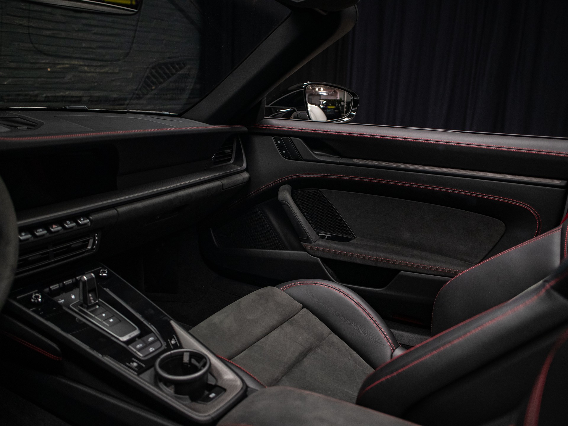 PORSCHE 911 Carrera 4 GTS Cabriolet PDK-image-27