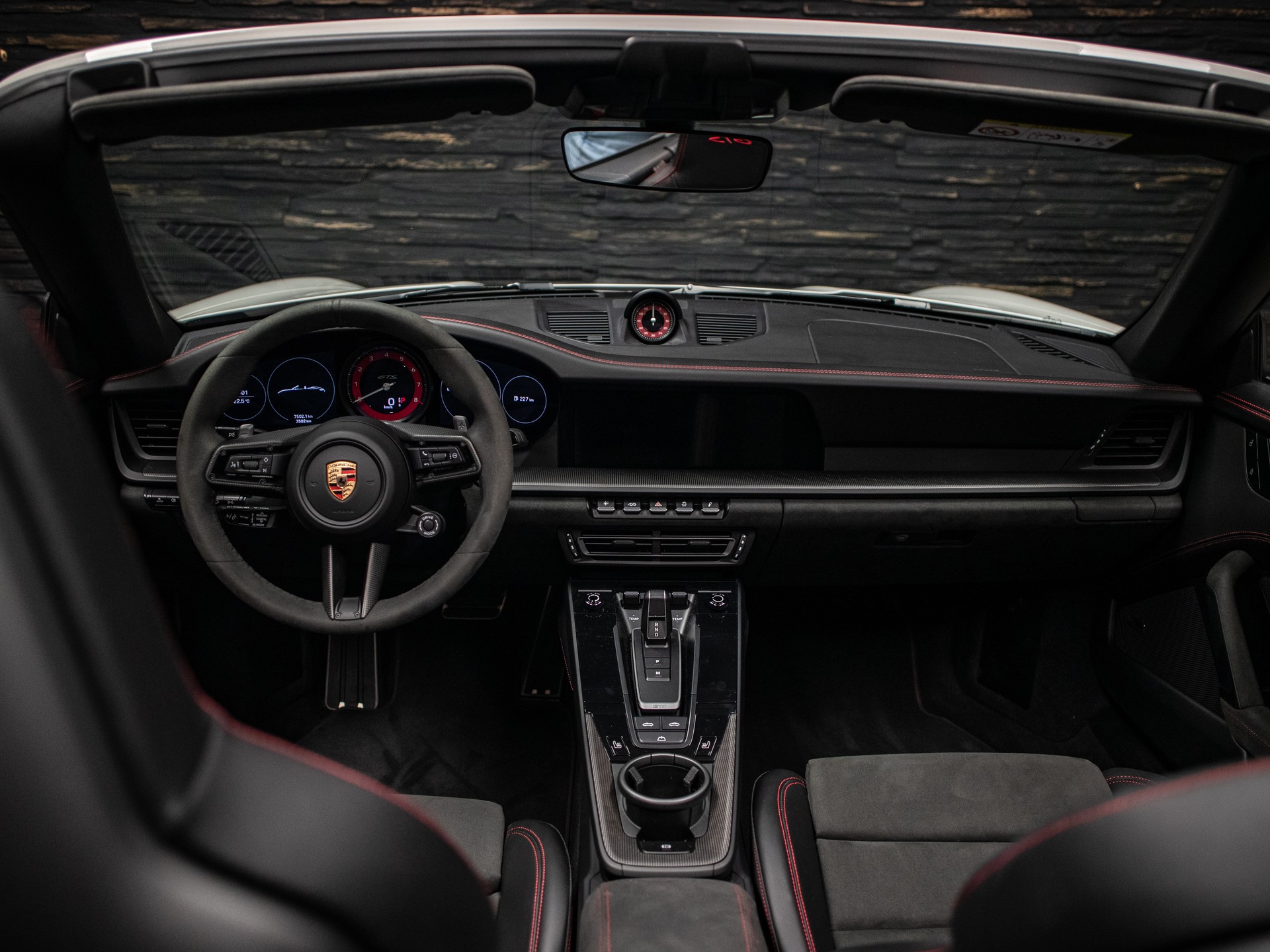 PORSCHE 911 Carrera 4 GTS Cabriolet PDK-image-18