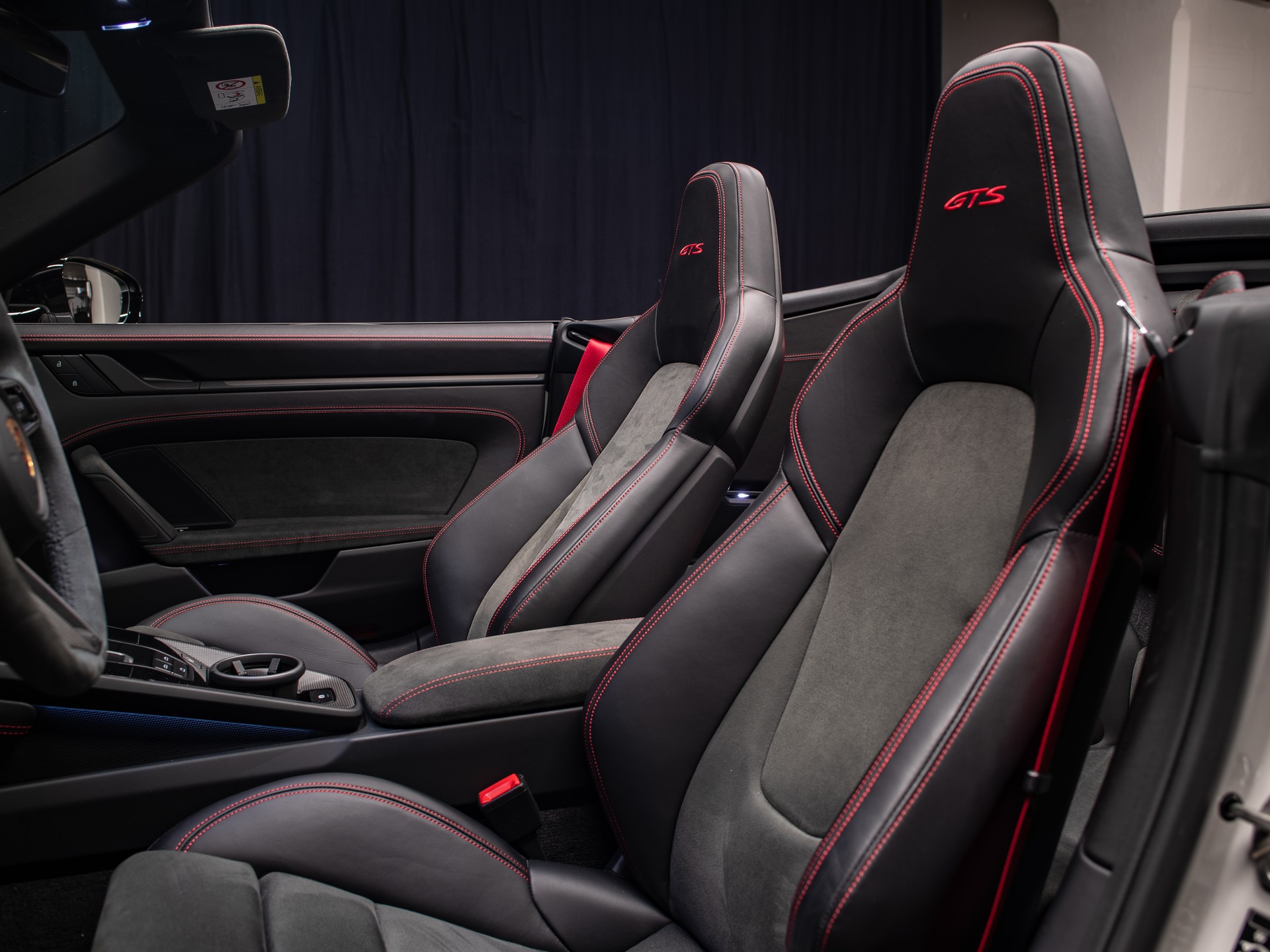 PORSCHE 911 Carrera 4 GTS Cabriolet PDK-image-8