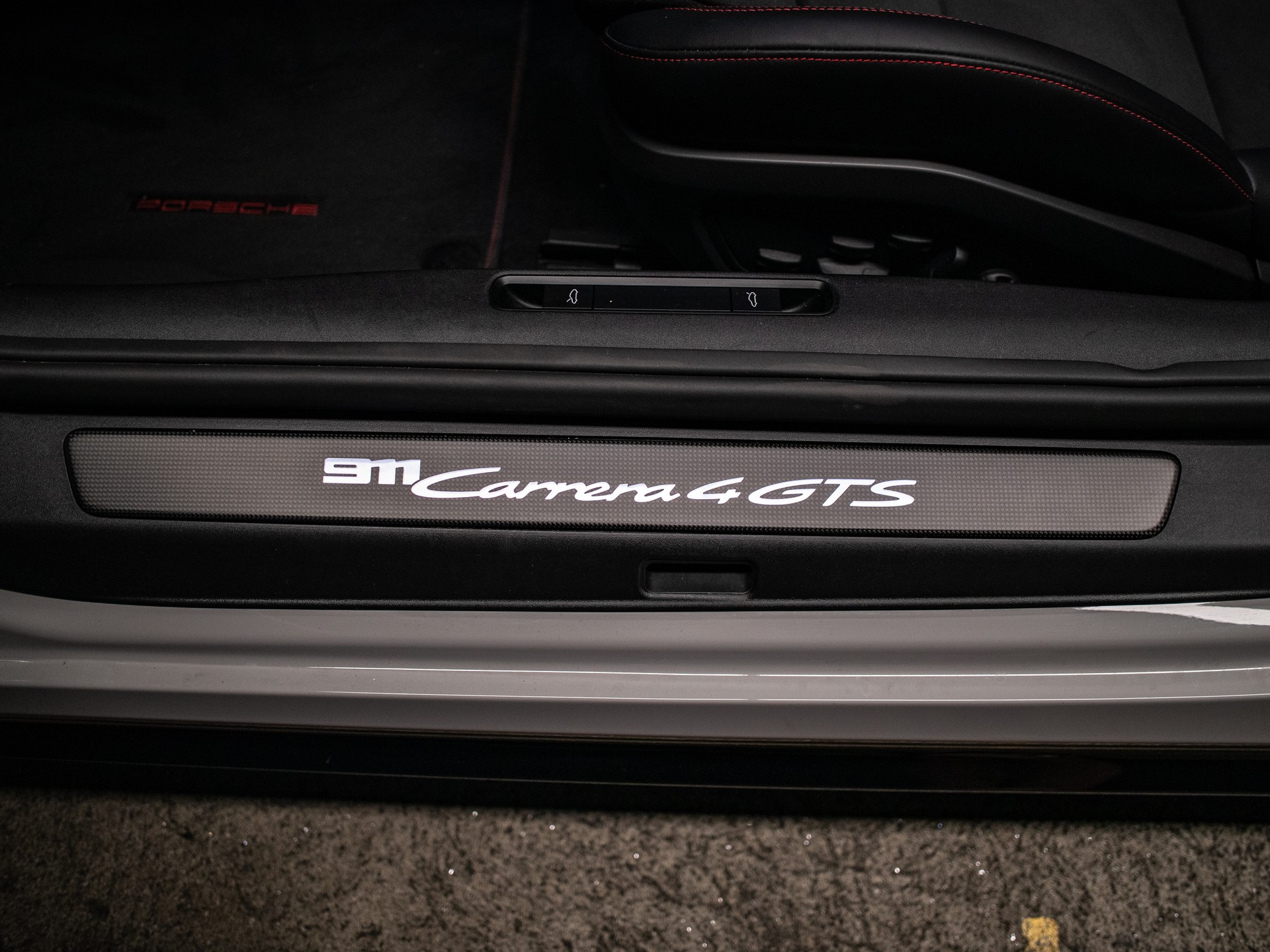 PORSCHE 911 Carrera 4 GTS Cabriolet PDK-image-11