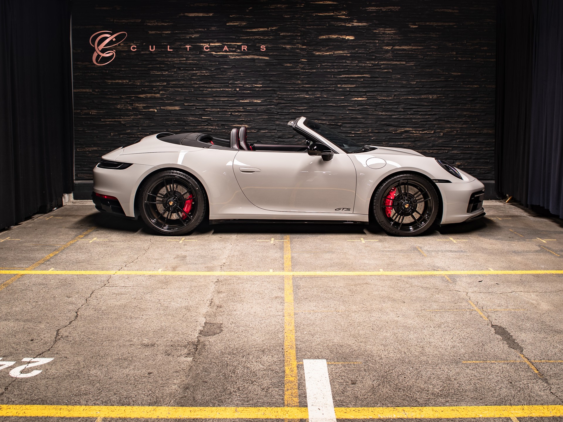 PORSCHE 911 Carrera 4 GTS Cabriolet PDK-image-0