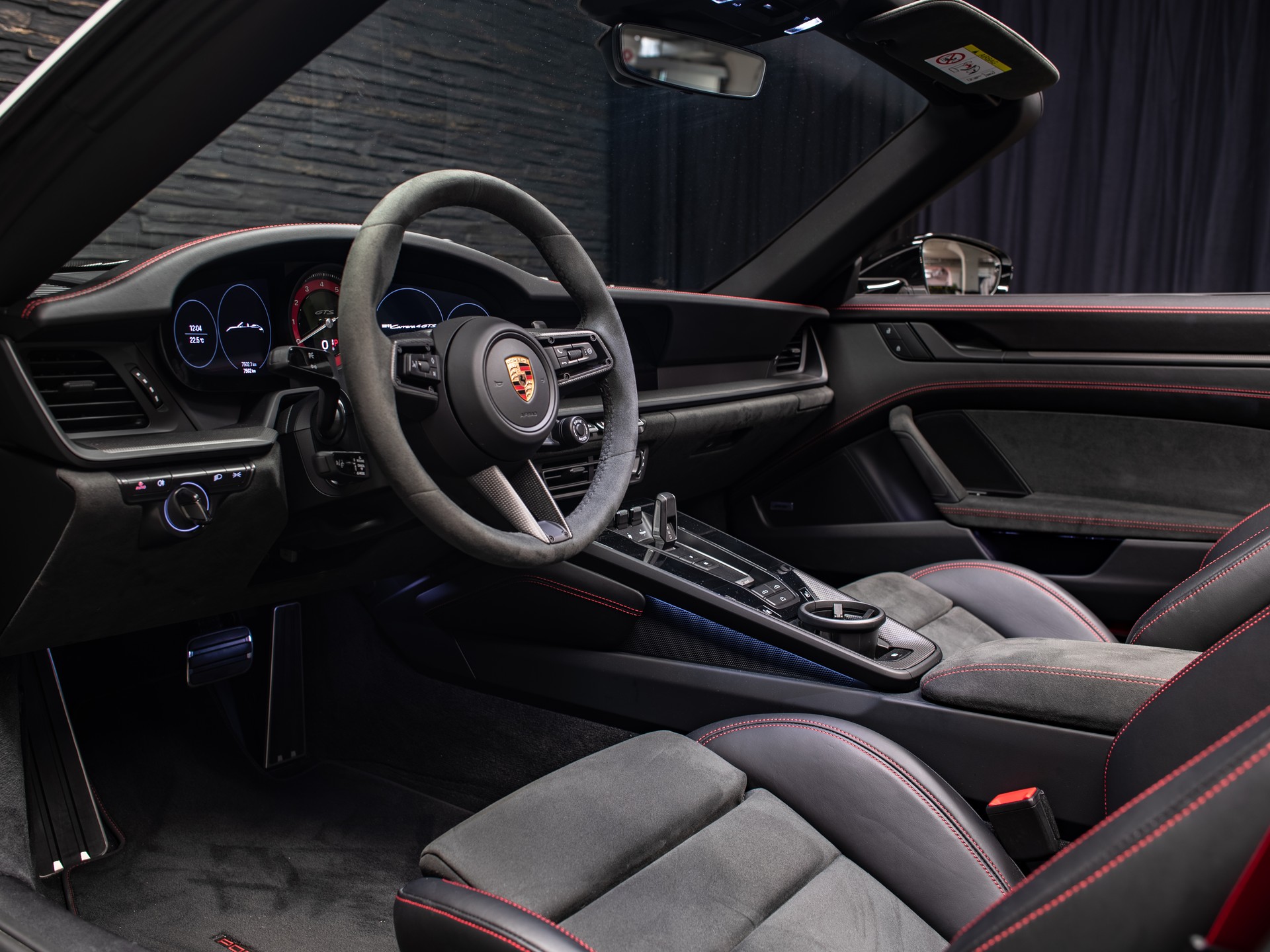 PORSCHE 911 Carrera 4 GTS Cabriolet PDK-image-25