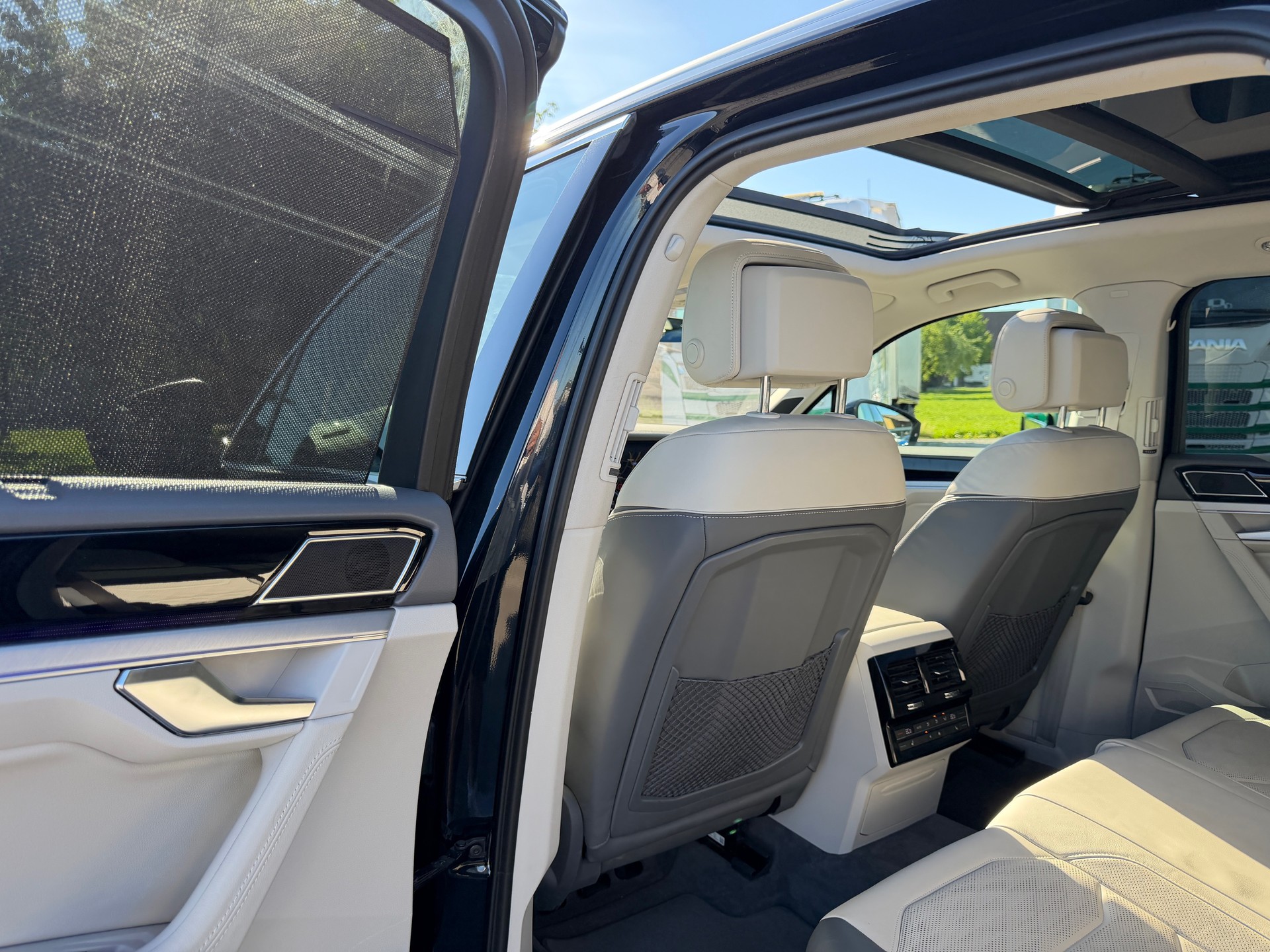 VW Touareg 3.0 TDI Elegance Tiptronic-image-10