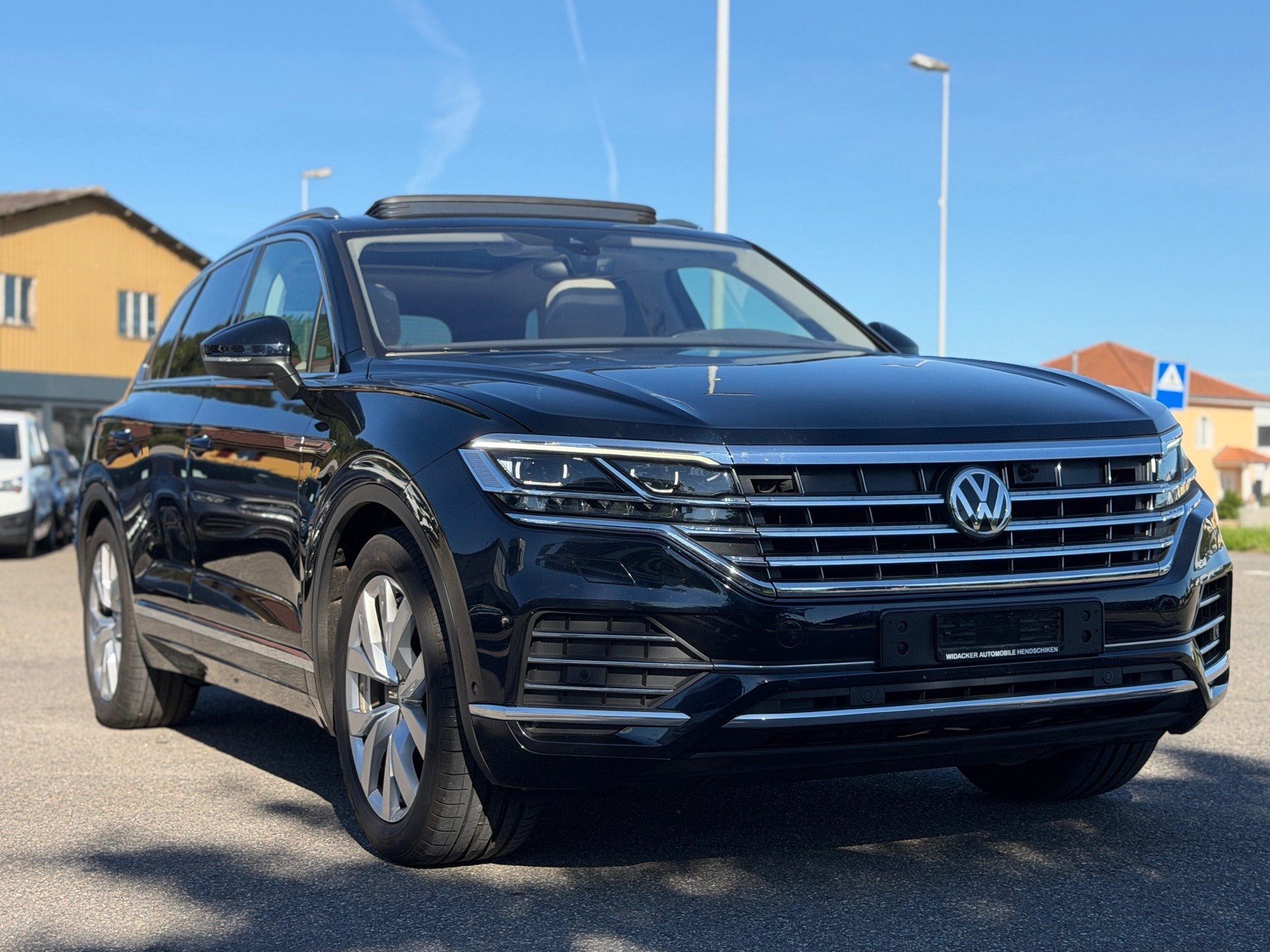 VW Touareg 3.0 TDI Elegance Tiptronic-image-2