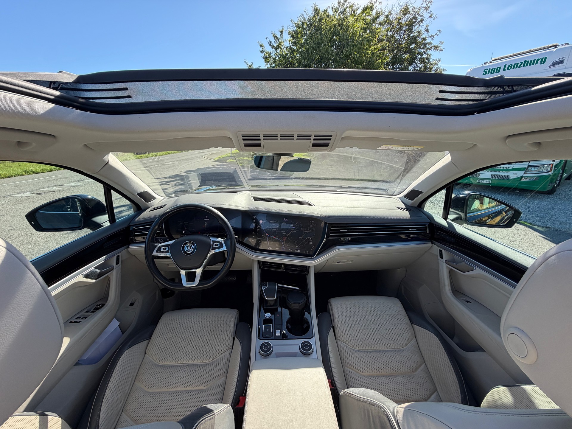 VW Touareg 3.0 TDI Elegance Tiptronic-image-6