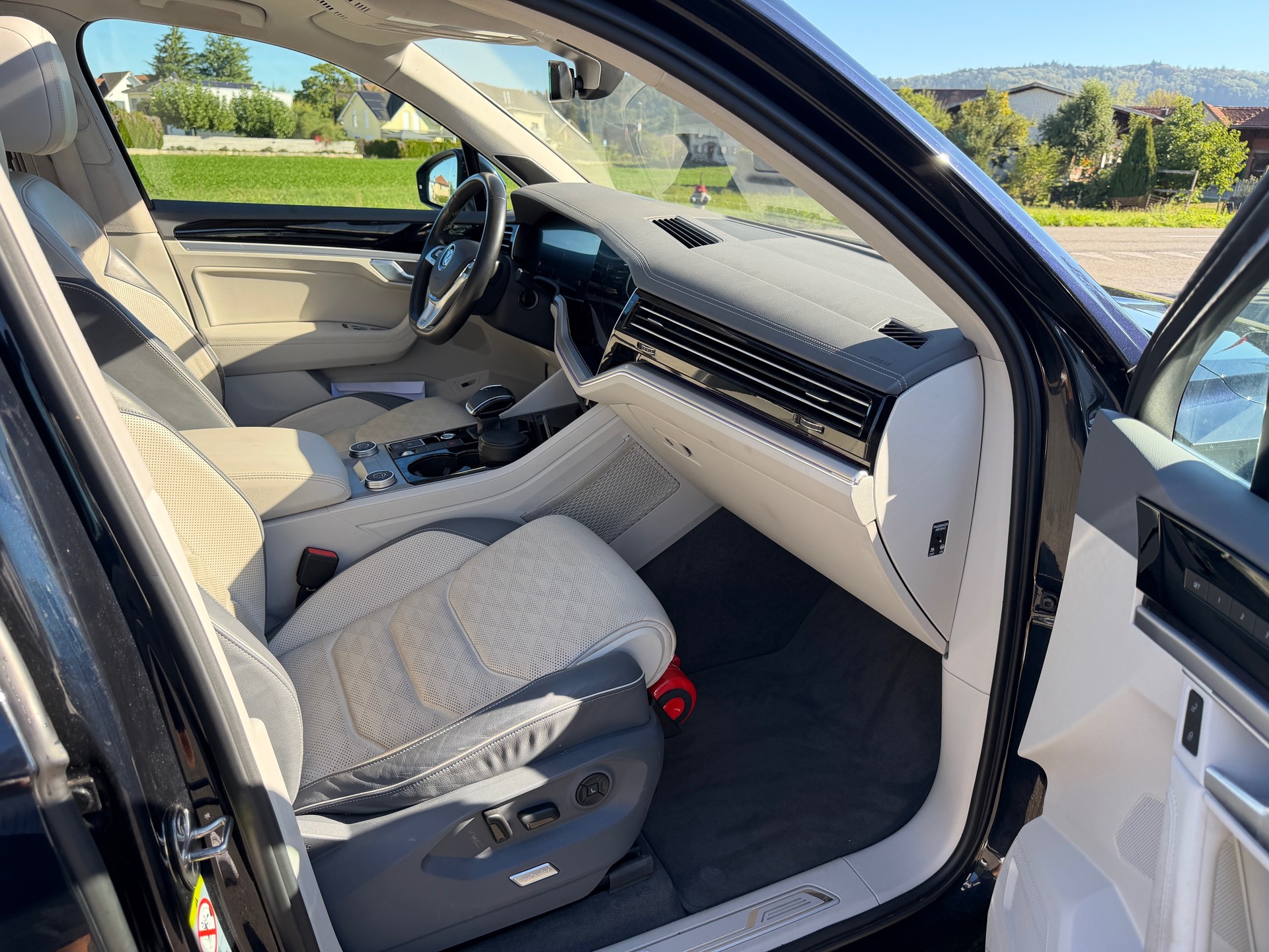 VW Touareg 3.0 TDI Elegance Tiptronic-image-9