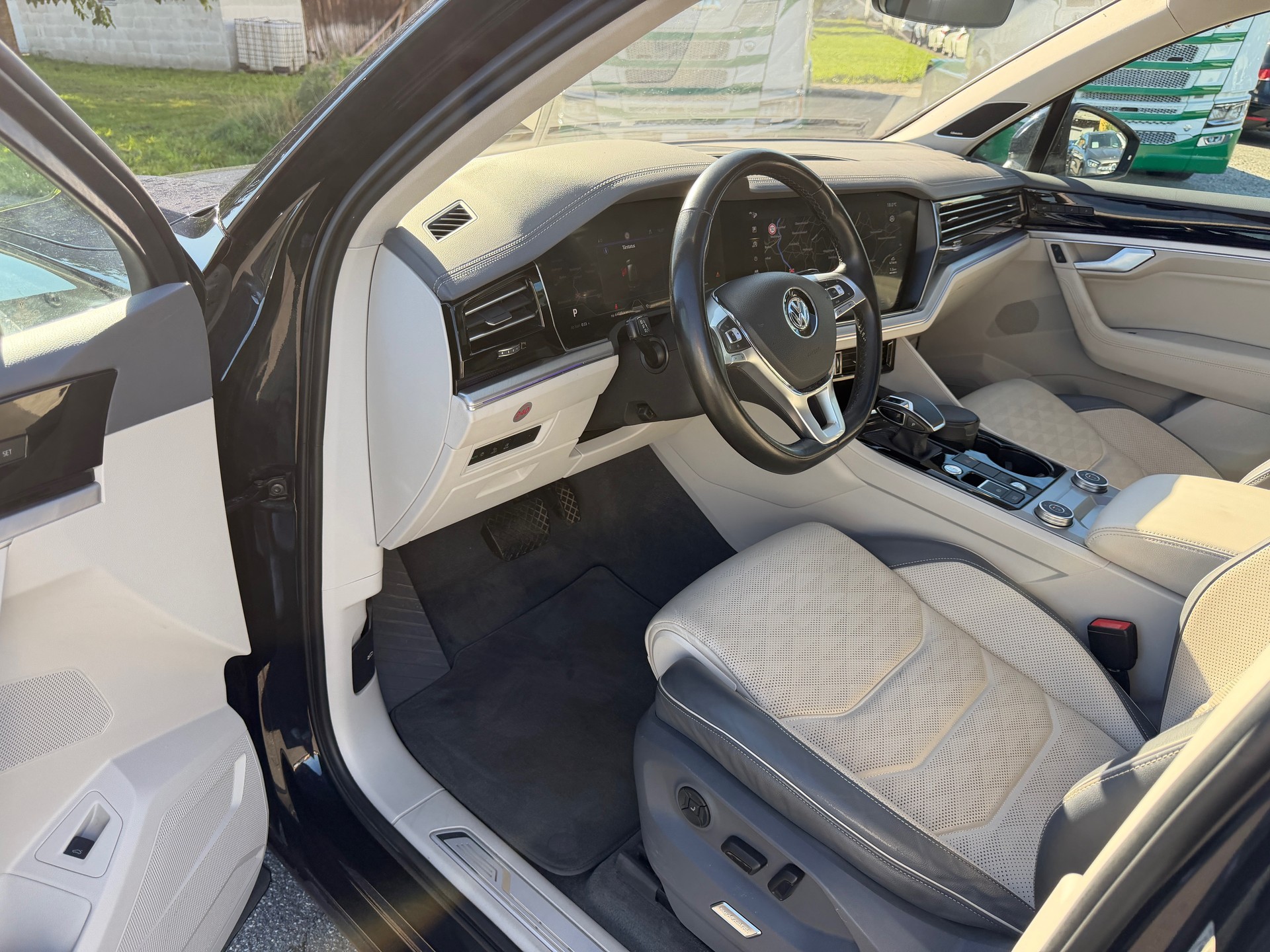 VW Touareg 3.0 TDI Elegance Tiptronic-image-8