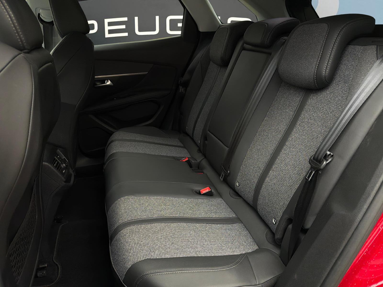 PEUGEOT 3008 1.2 PureTech Allure-image-10