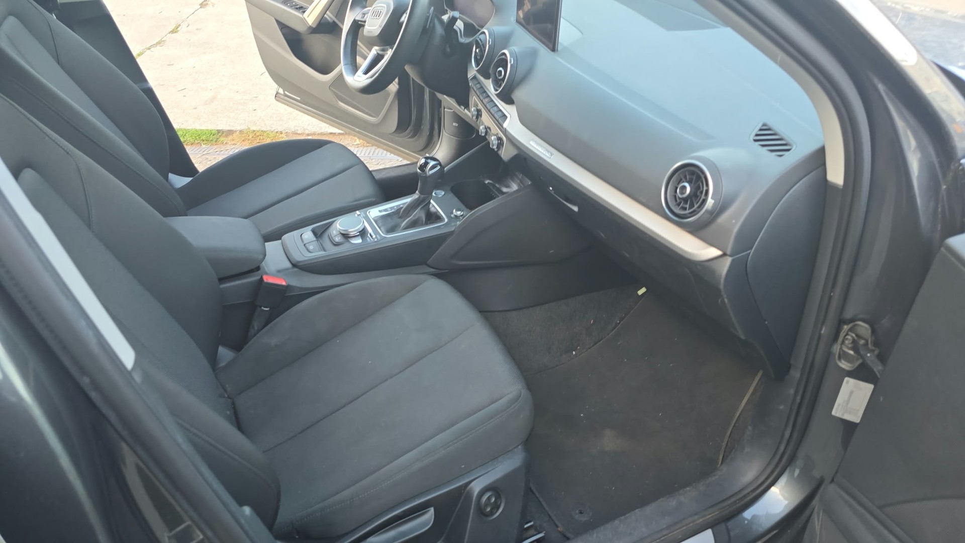 AUDI Q2 35 TDI S line quattro S-tronic-image-10