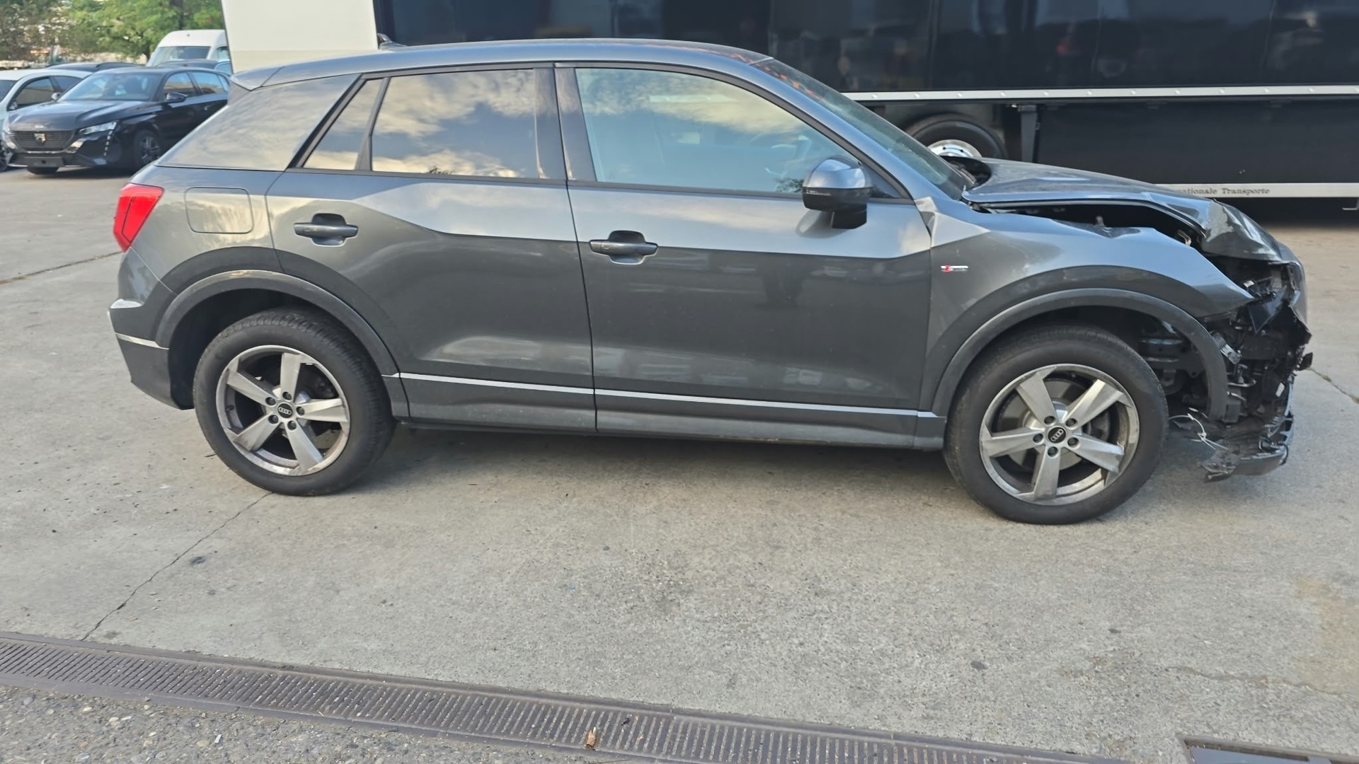 AUDI Q2 35 TDI S line quattro S-tronic-image-3
