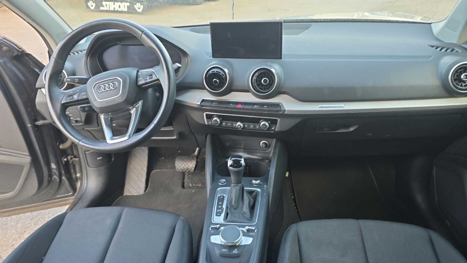 AUDI Q2 35 TDI S line quattro S-tronic-image-8