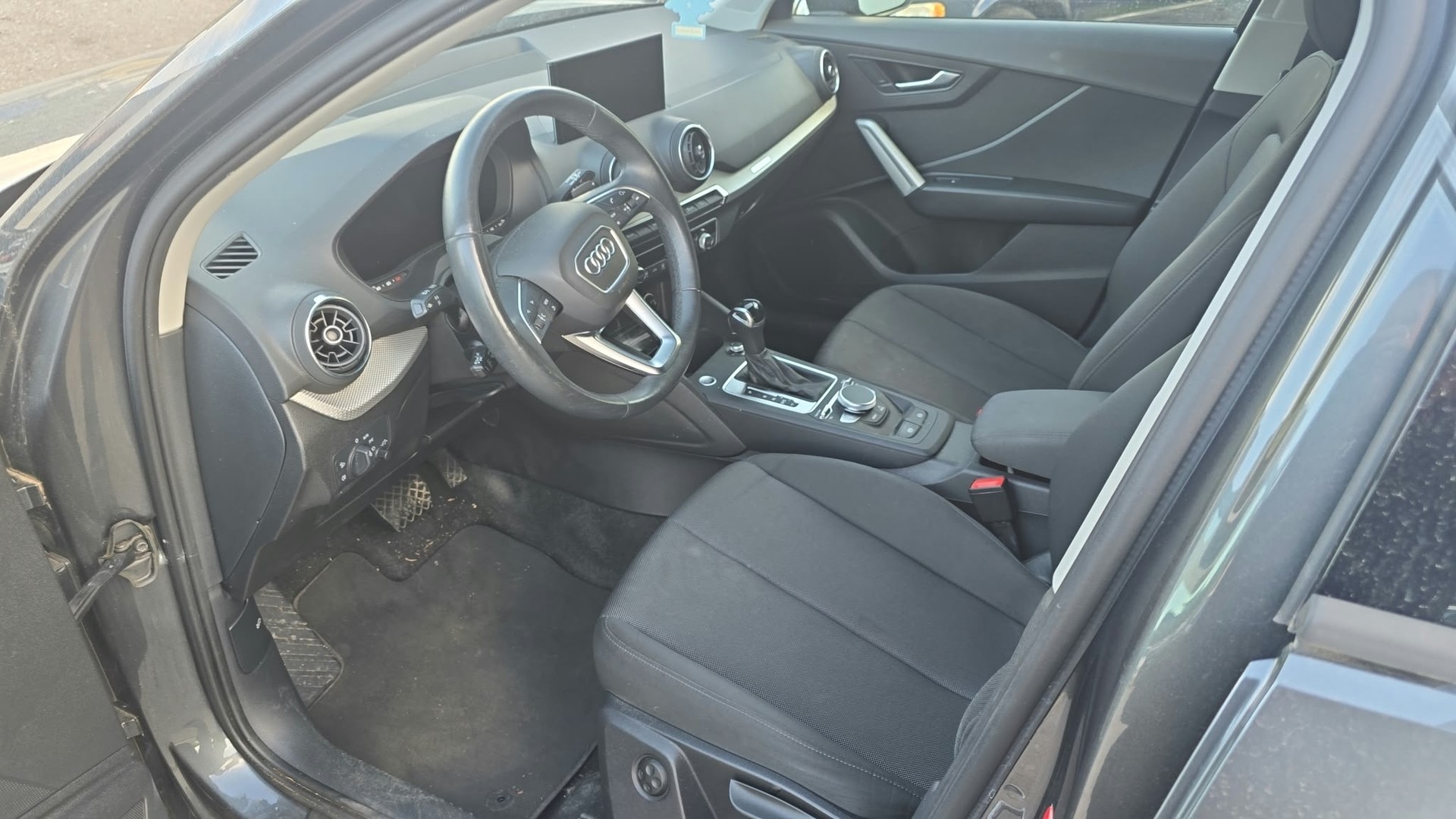AUDI Q2 35 TDI S line quattro S-tronic-image-9