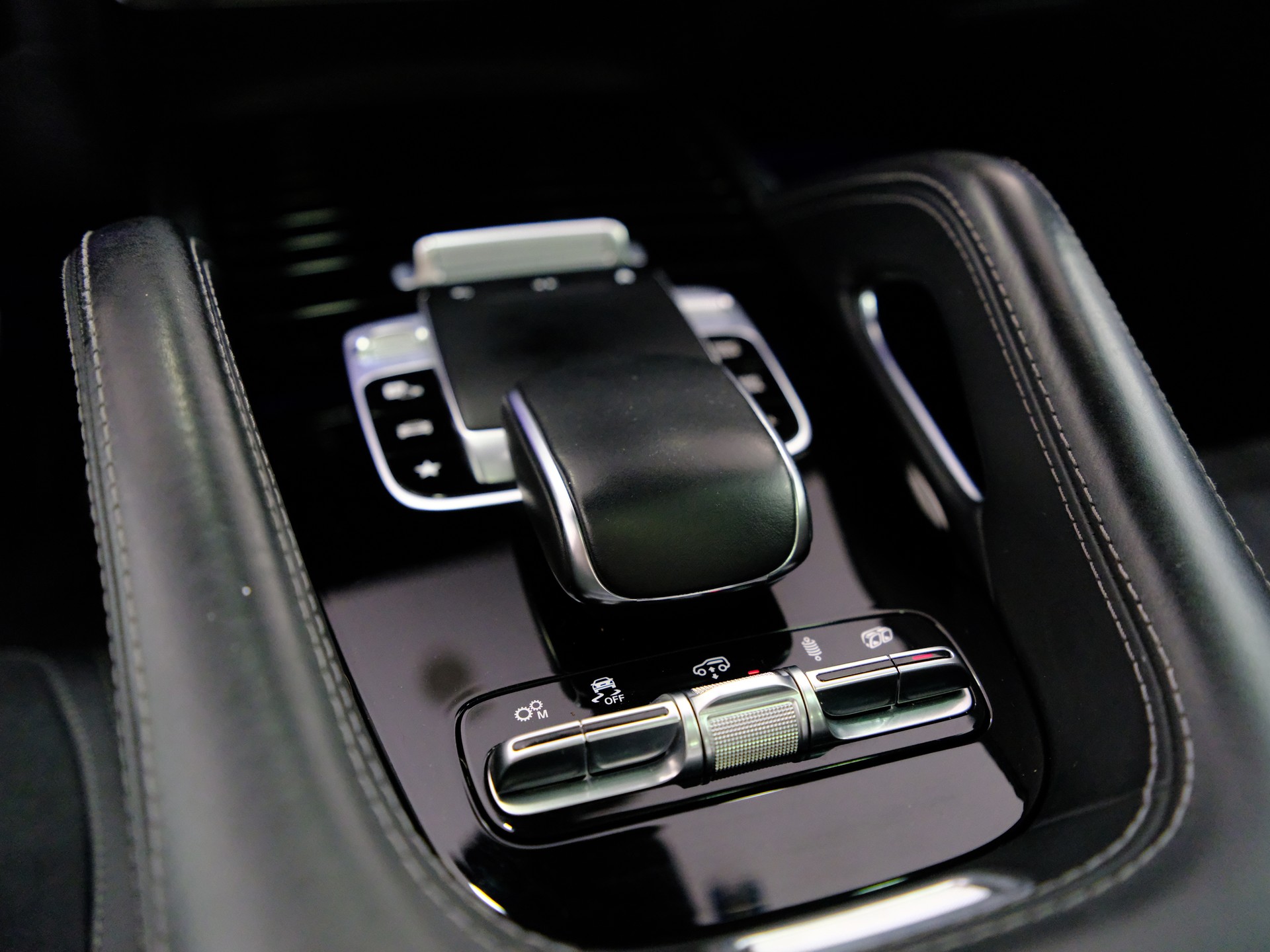 MERCEDES-BENZ GLS 63 4Matic+ TCT 9G *Burmester* *MB 100 Garantie bis 2027* *Panoramadach*-image-20