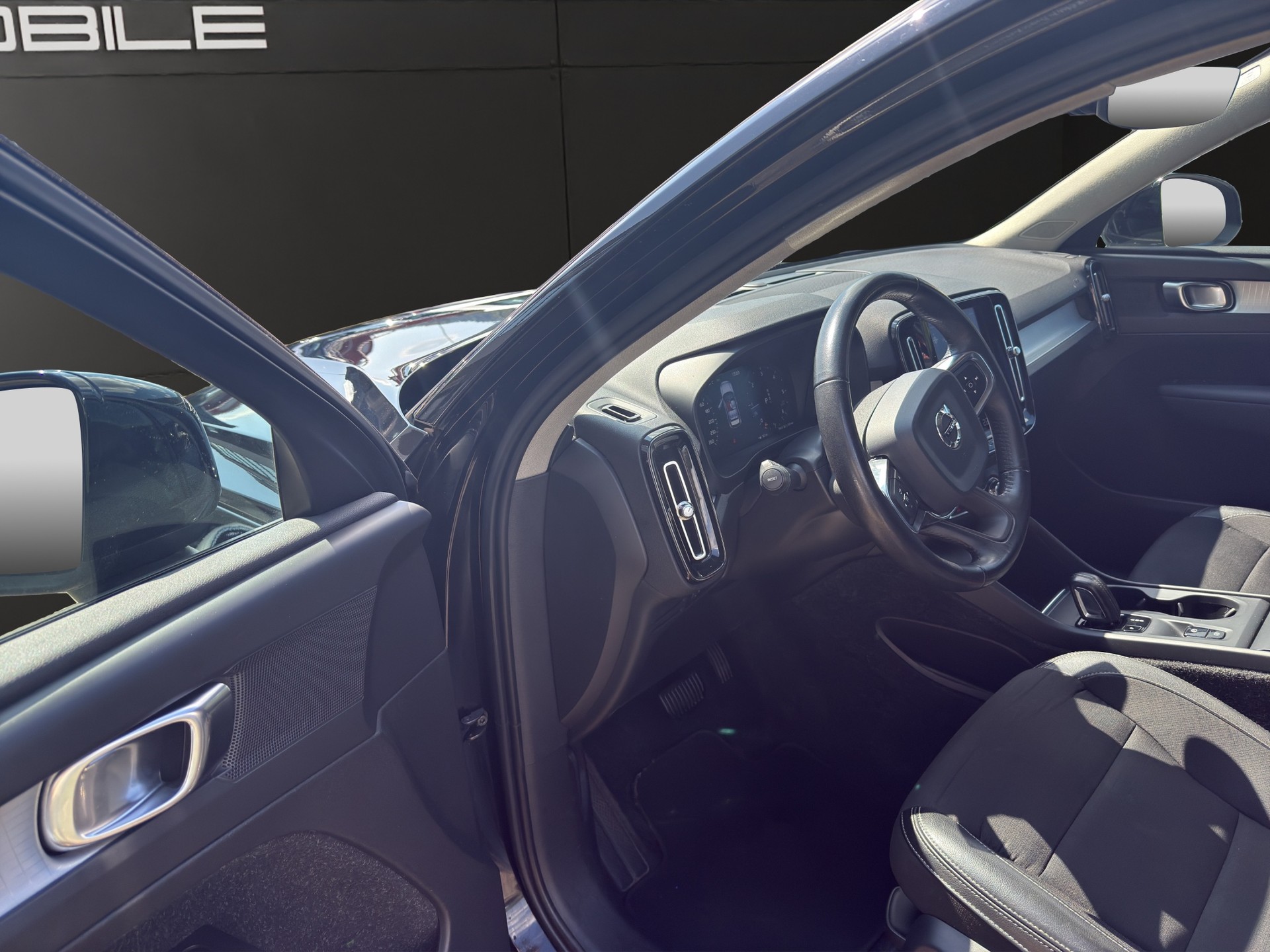 VOLVO XC40 D3 Momentum Geartronic-image-3