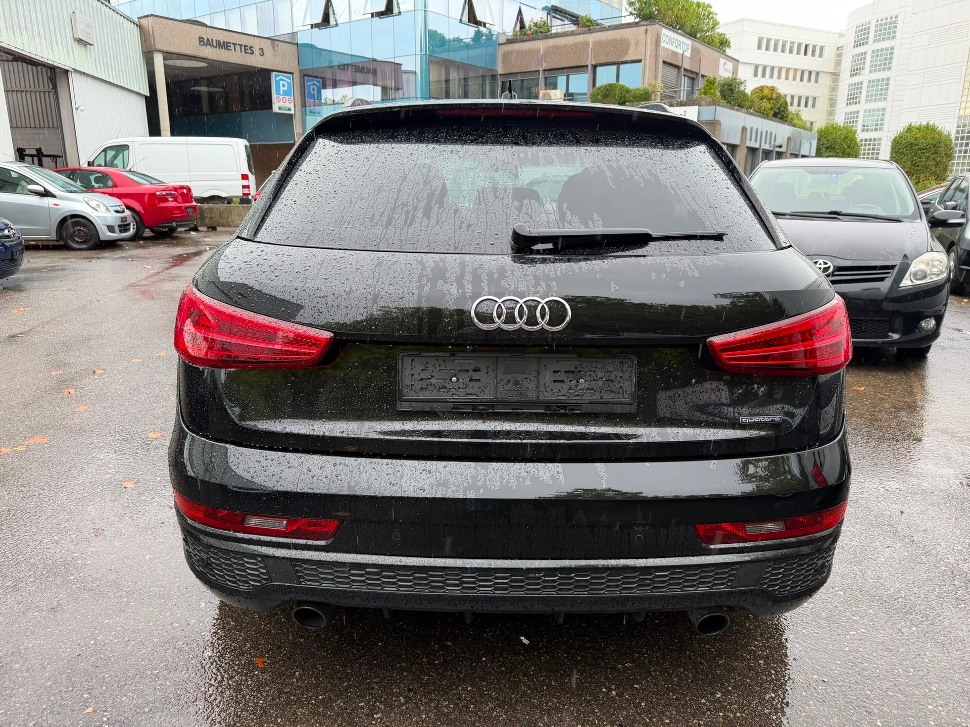 AUDI Q3 2.0 TFSI design quattro S-tronic-image-8