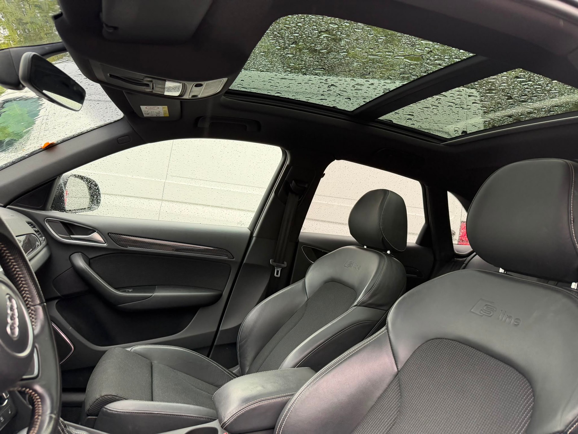 AUDI Q3 2.0 TFSI design quattro S-tronic-image-17