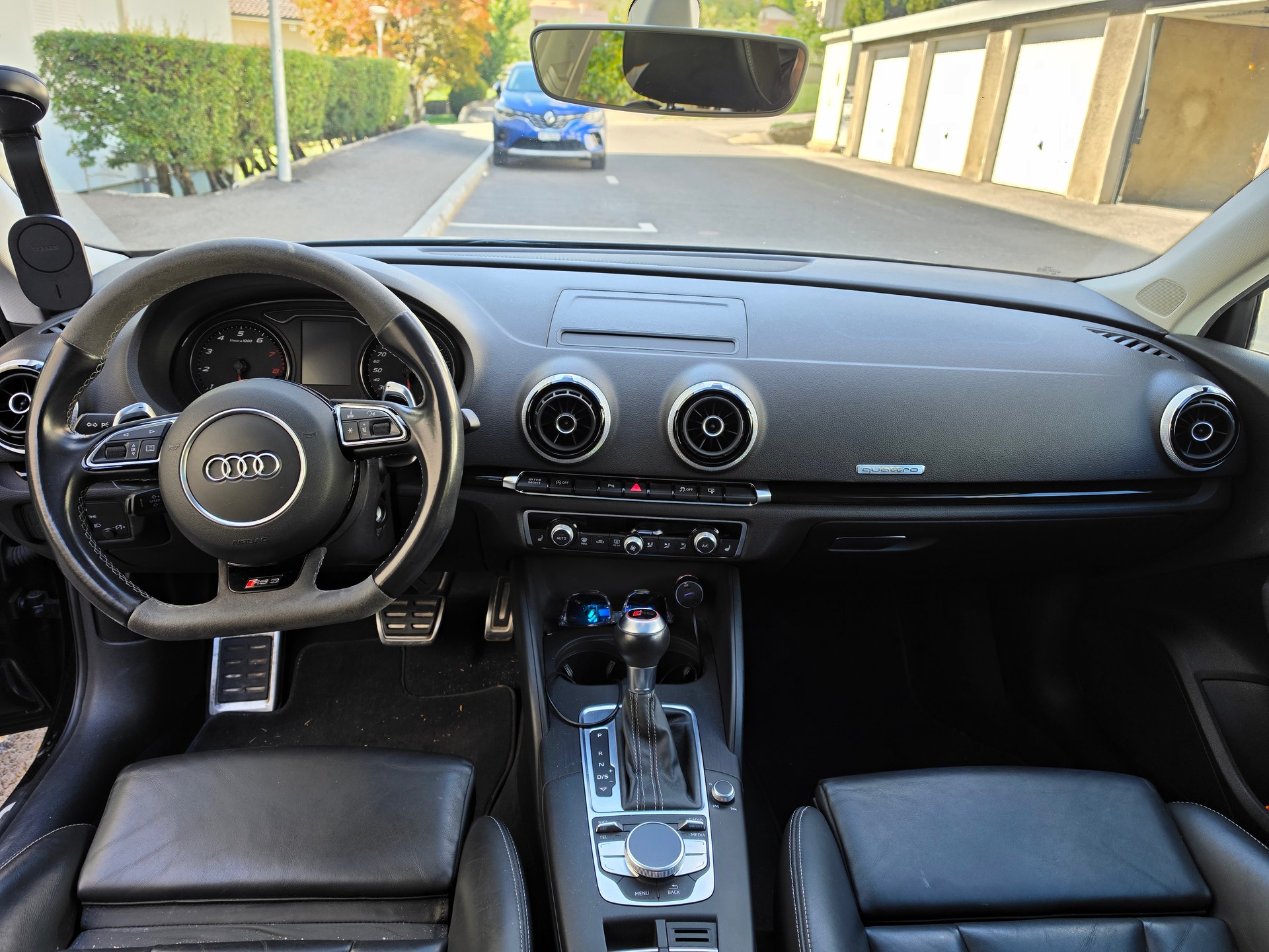 AUDI 2.5 T FSI quattro S-Tronic-image-4