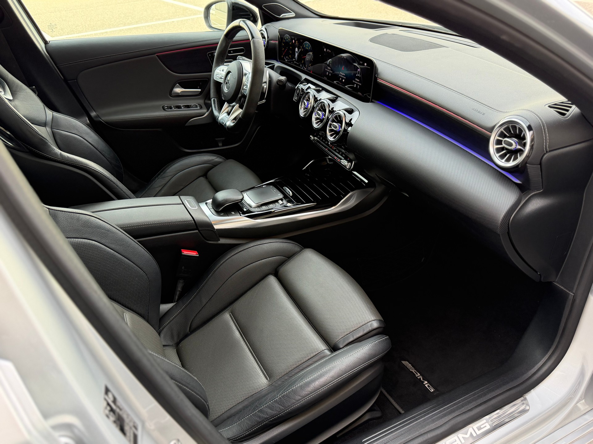 MERCEDES-BENZ A 45 S AMG 4Matic+ Speedshift-image-11