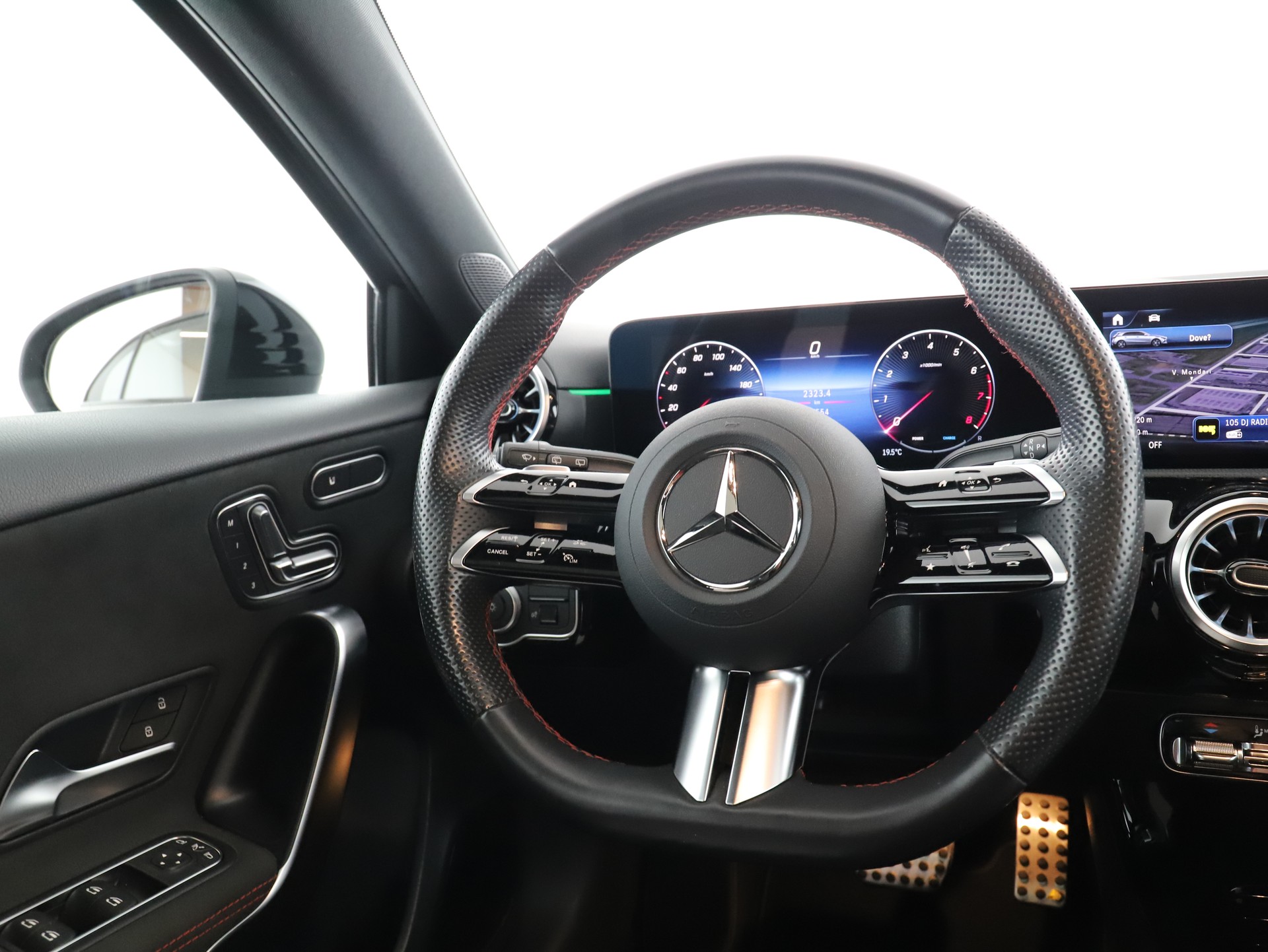 MERCEDES-BENZ A 220 4Matic 8G-DCT-image-11