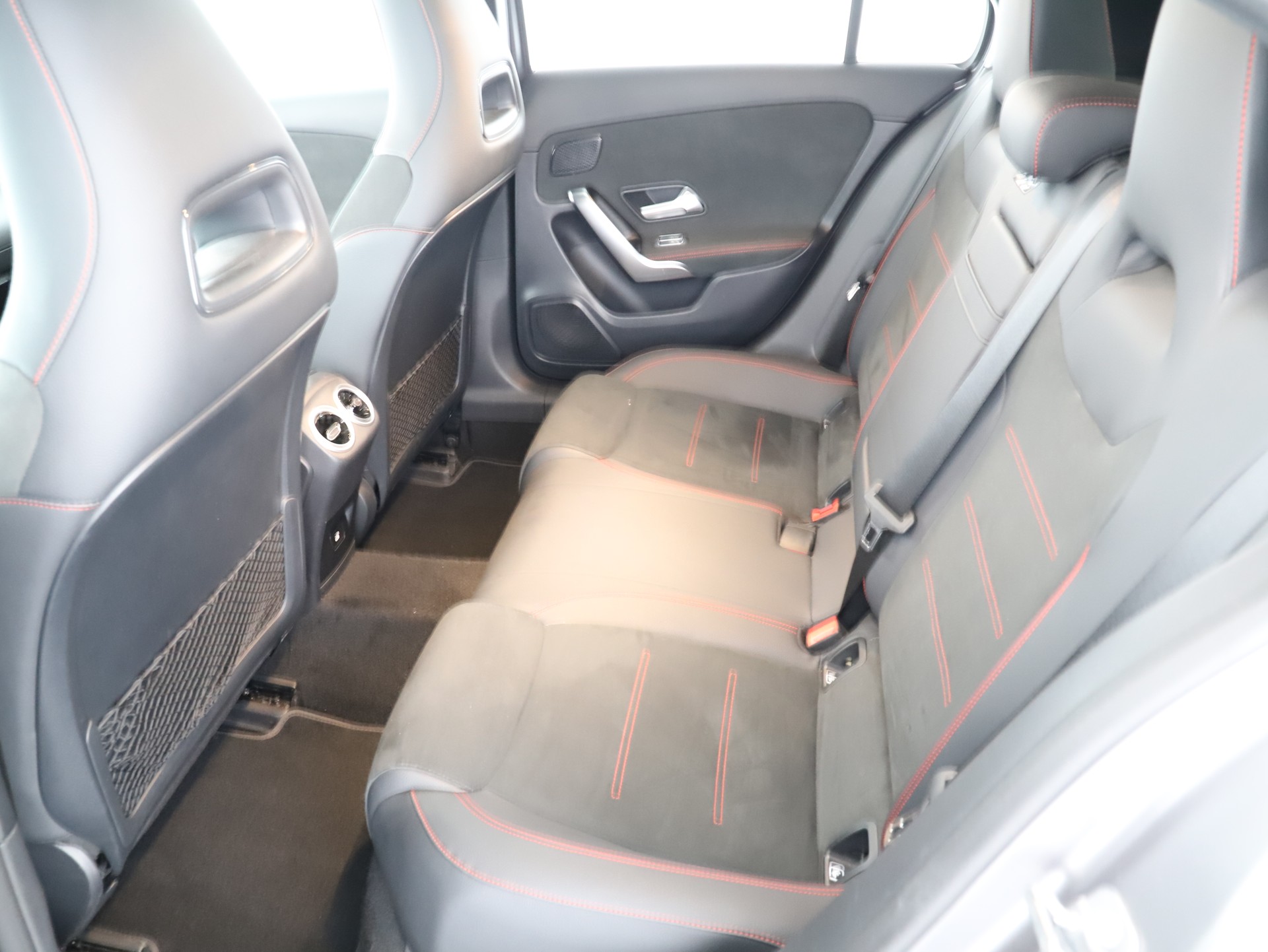 MERCEDES-BENZ A 220 4Matic 8G-DCT-image-12