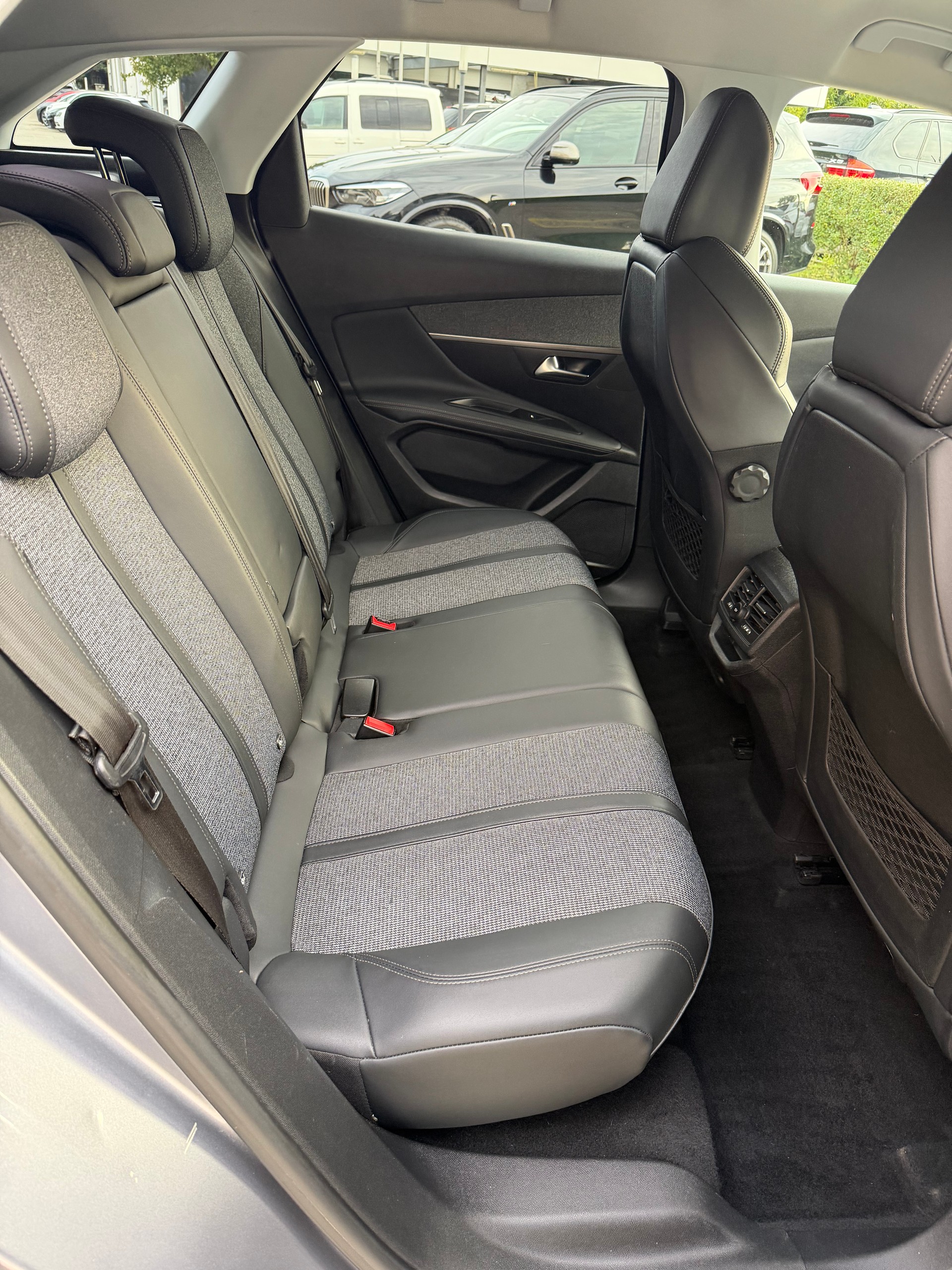 PEUGEOT 3008 1.2 PureTech Allure EAT-image-14