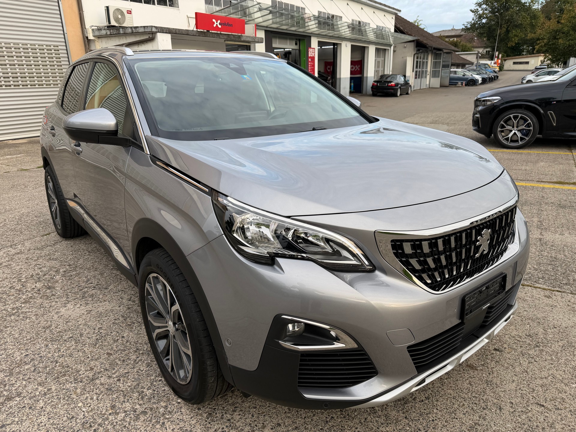 PEUGEOT 3008 1.2 PureTech Allure EAT-image-6