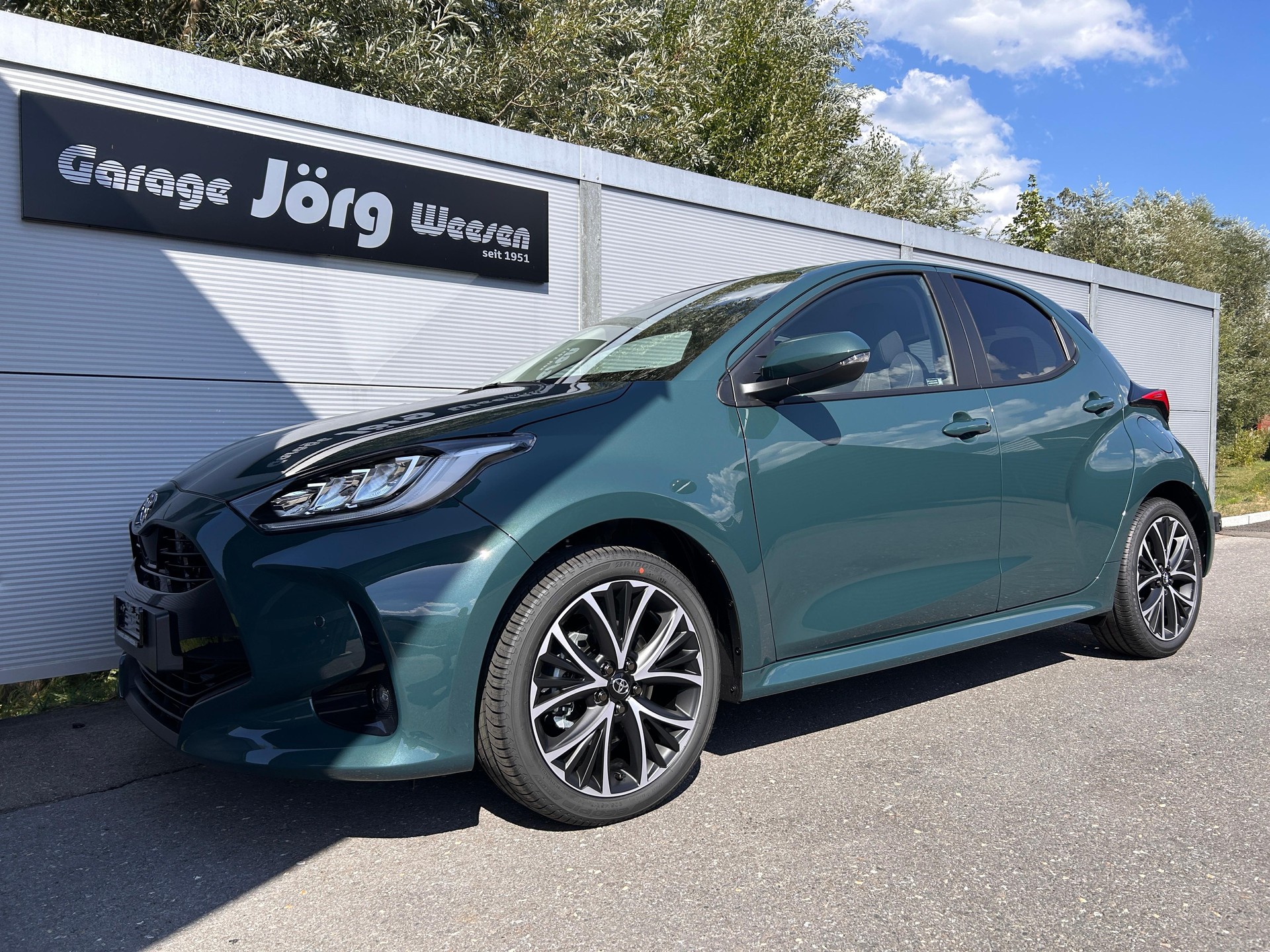 TOYOTA Yaris 1.5 VVT-i HSD Trend-image-0