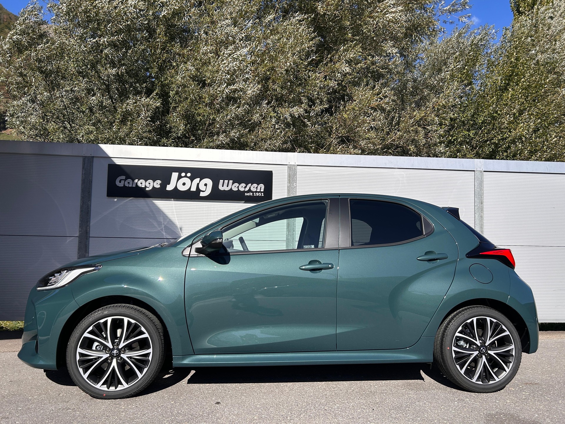 TOYOTA Yaris 1.5 VVT-i HSD Trend-image-2