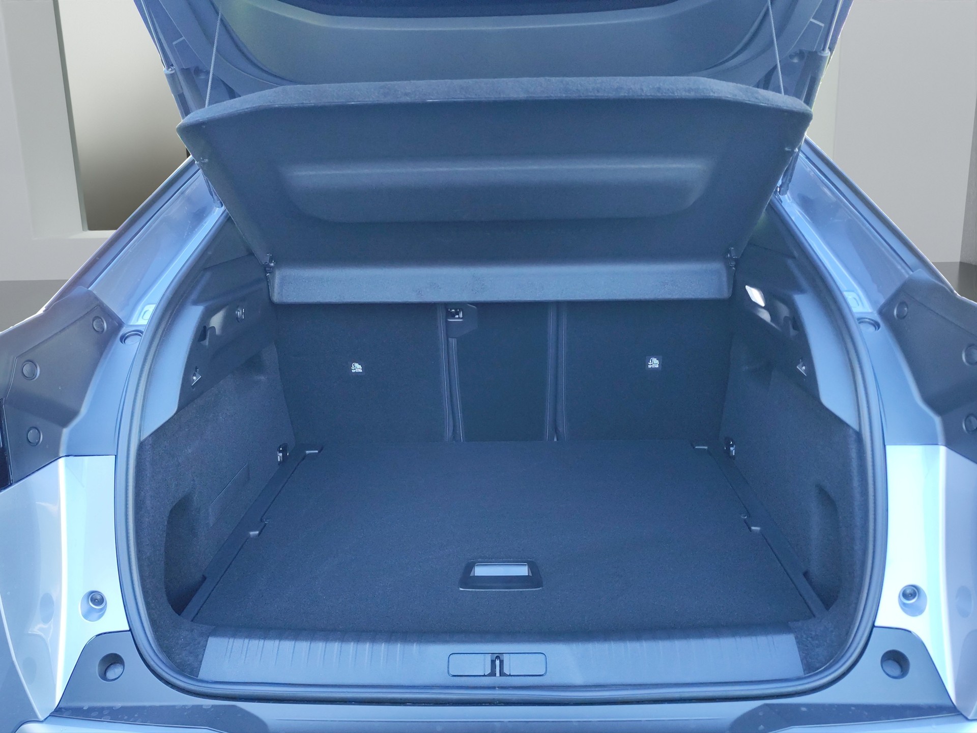 PEUGEOT 3008 1.2 Hybrid Business-image-17
