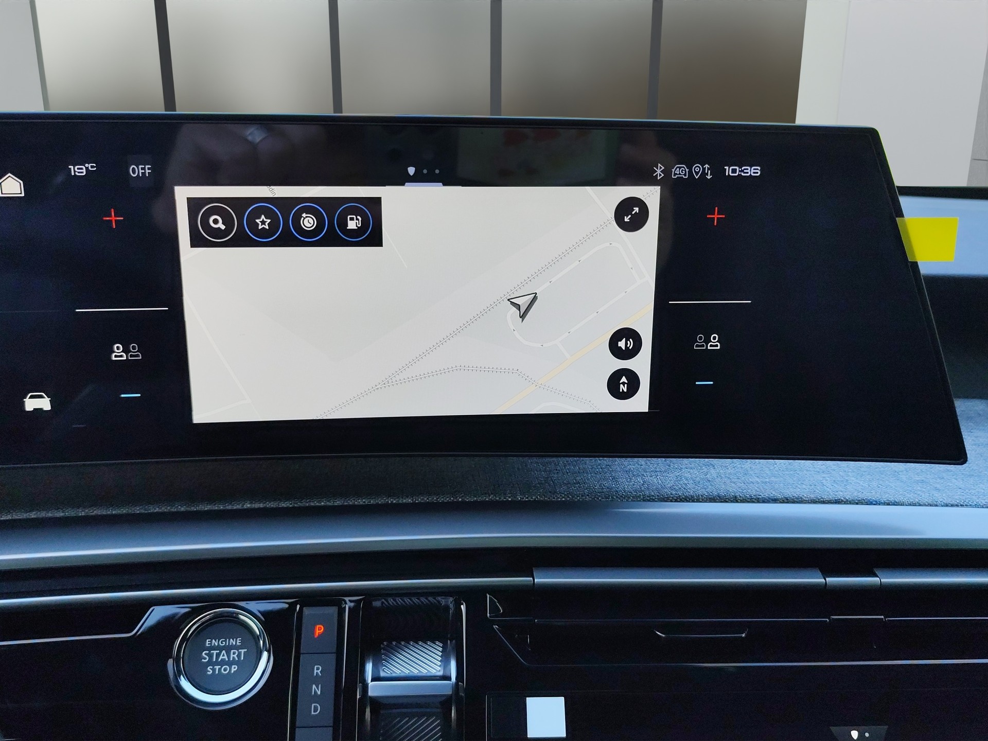 PEUGEOT 3008 1.2 Hybrid Business-image-18
