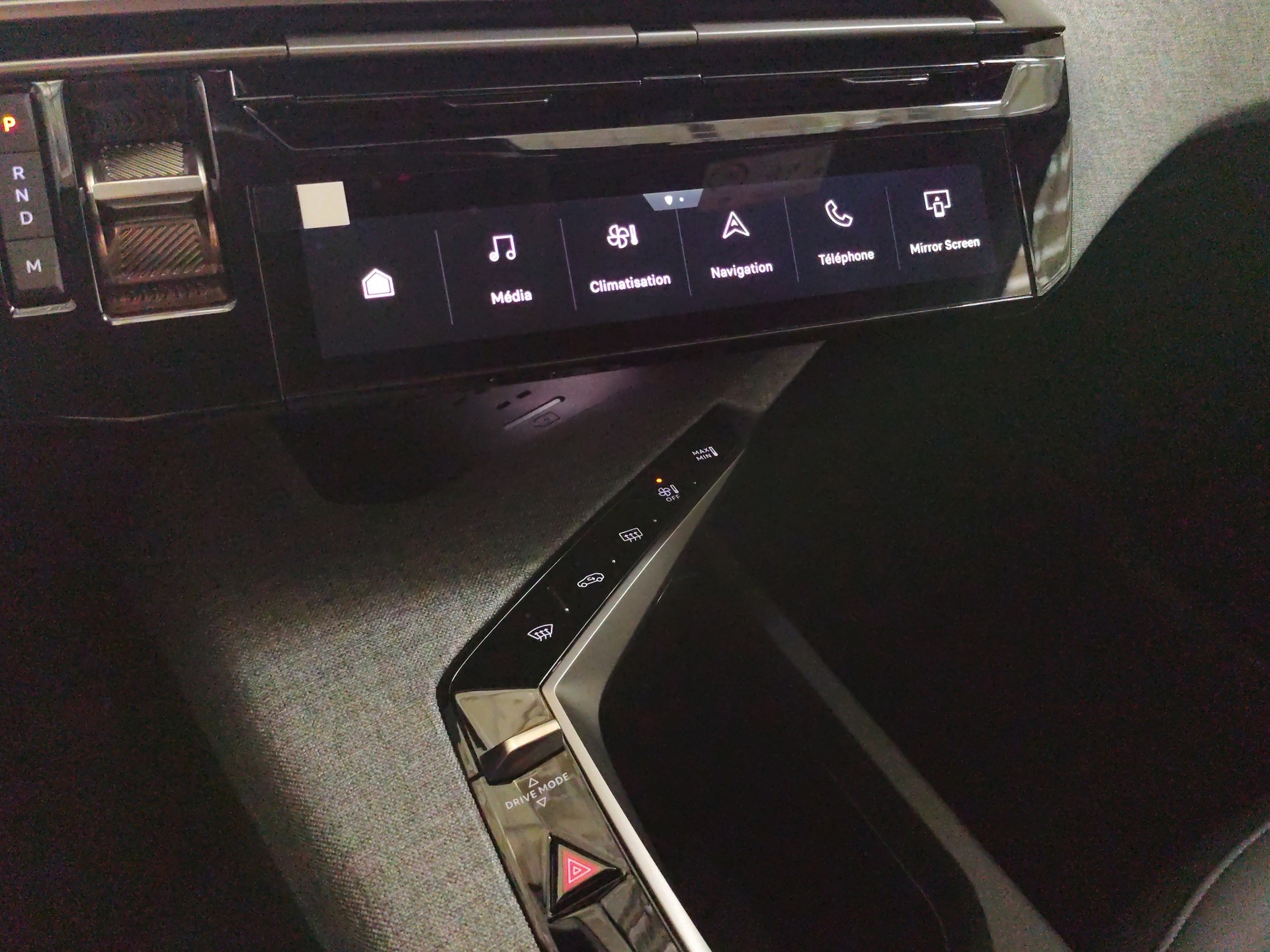 PEUGEOT 3008 1.2 Hybrid Business-image-13