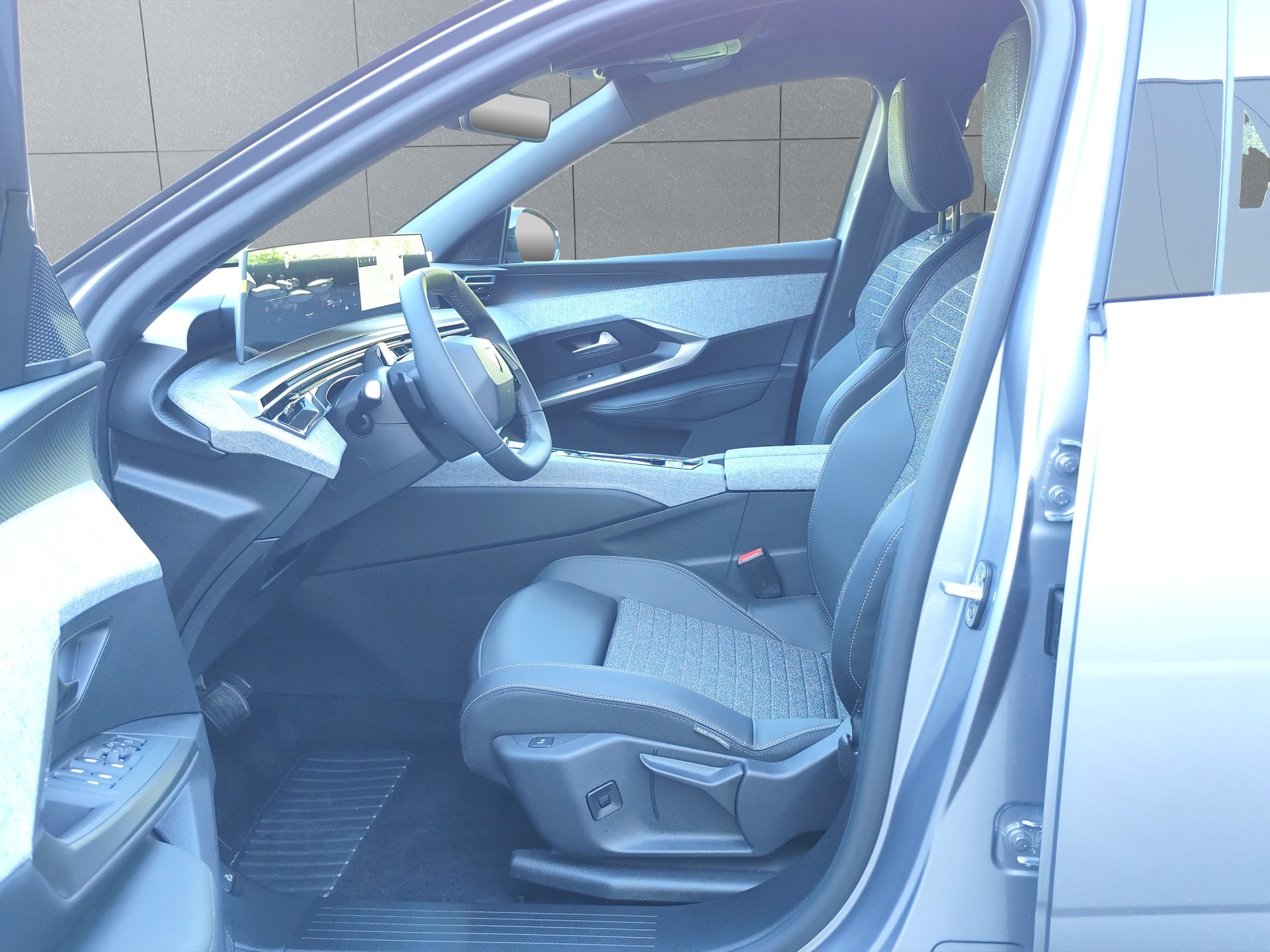 PEUGEOT 3008 1.2 Hybrid Business-image-8
