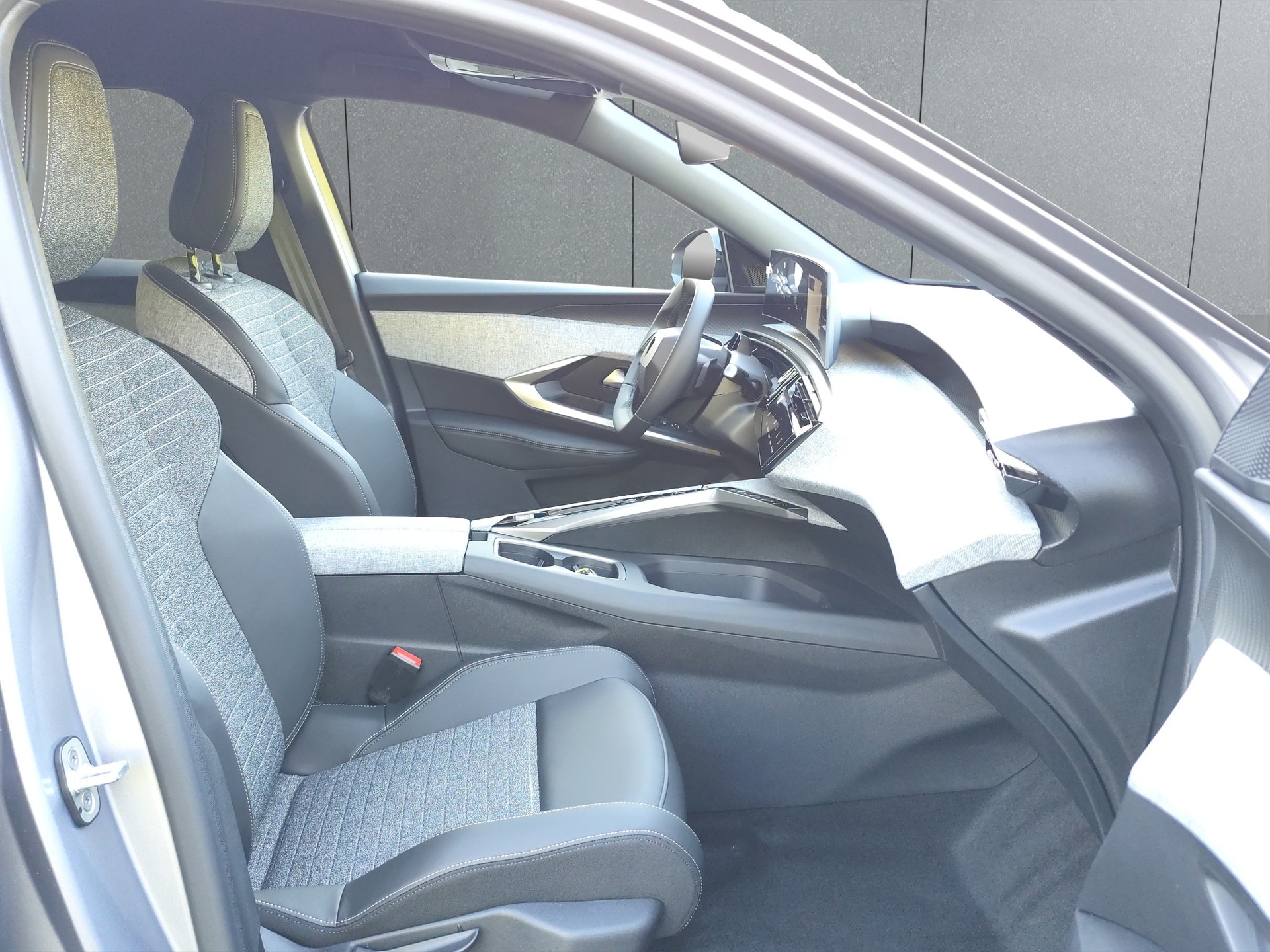 PEUGEOT 3008 1.2 Hybrid Business-image-15