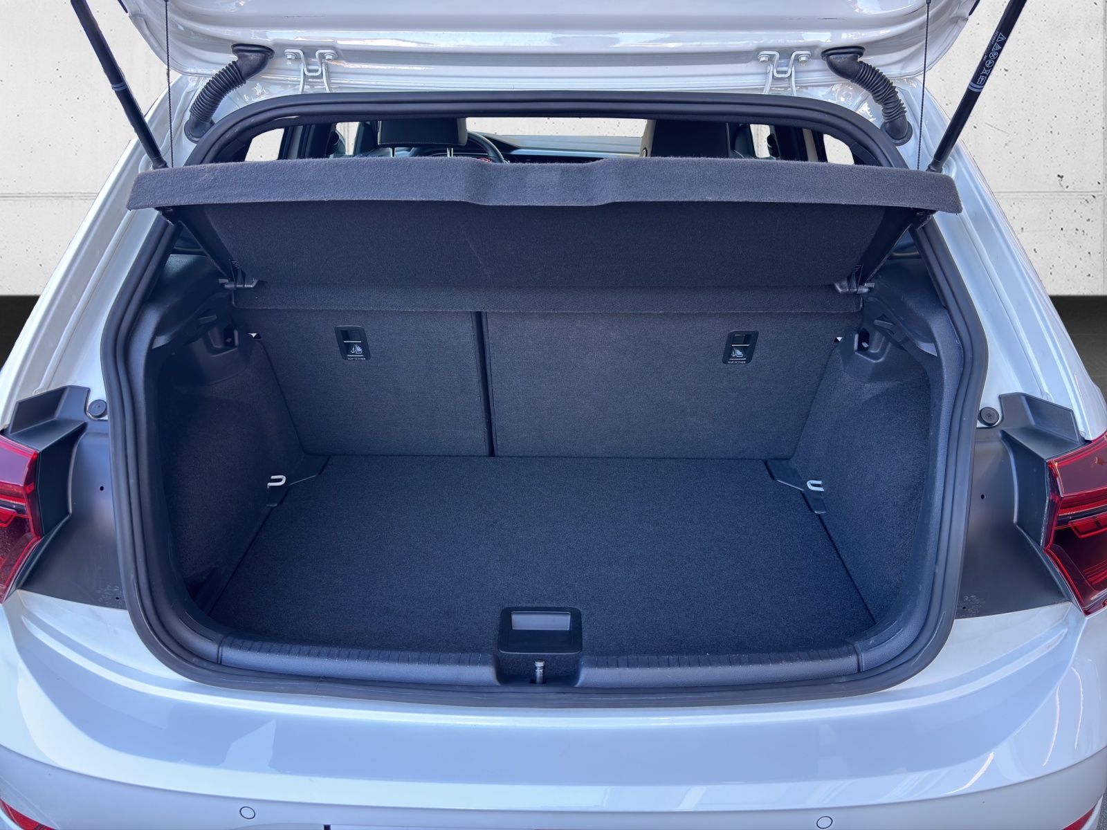 VW Polo 2.0 TSI GTI DSG mit Navi, Rückfahrkamera, Schwarze Aussenspiegel mit schwarzem Dach in Absetzfarbe-image-8