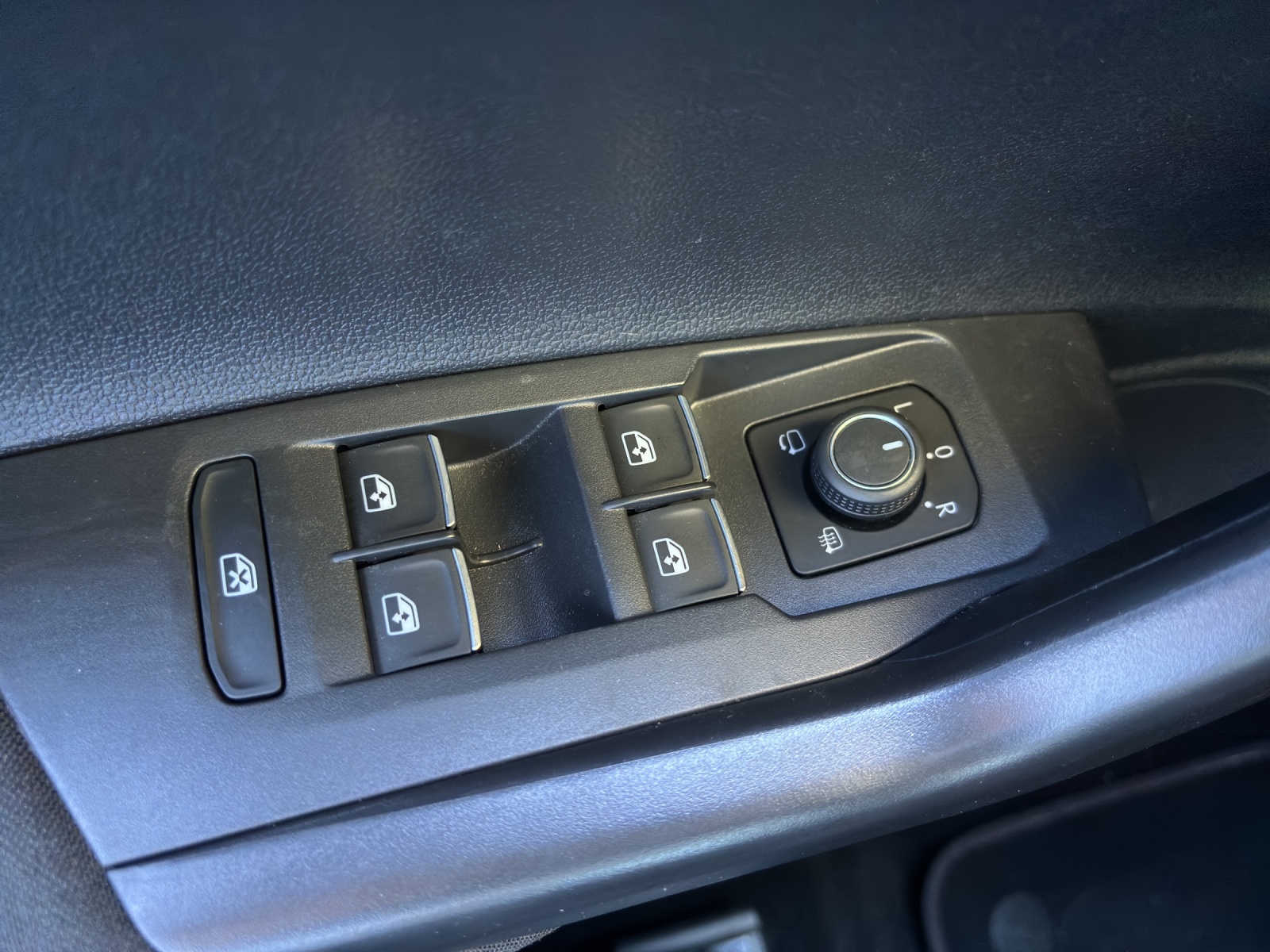 VW Polo 2.0 TSI GTI DSG mit Navi, Rückfahrkamera, Schwarze Aussenspiegel mit schwarzem Dach in Absetzfarbe-image-27