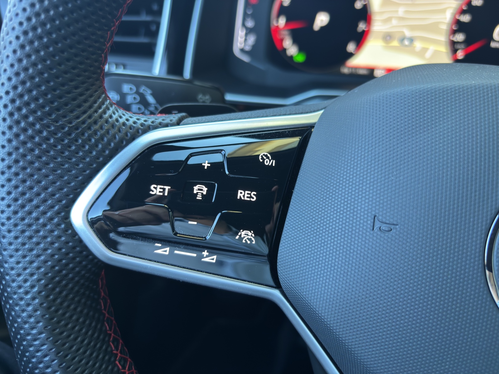 VW Polo 2.0 TSI GTI DSG mit Navi, Rückfahrkamera, Schwarze Aussenspiegel mit schwarzem Dach in Absetzfarbe-image-12