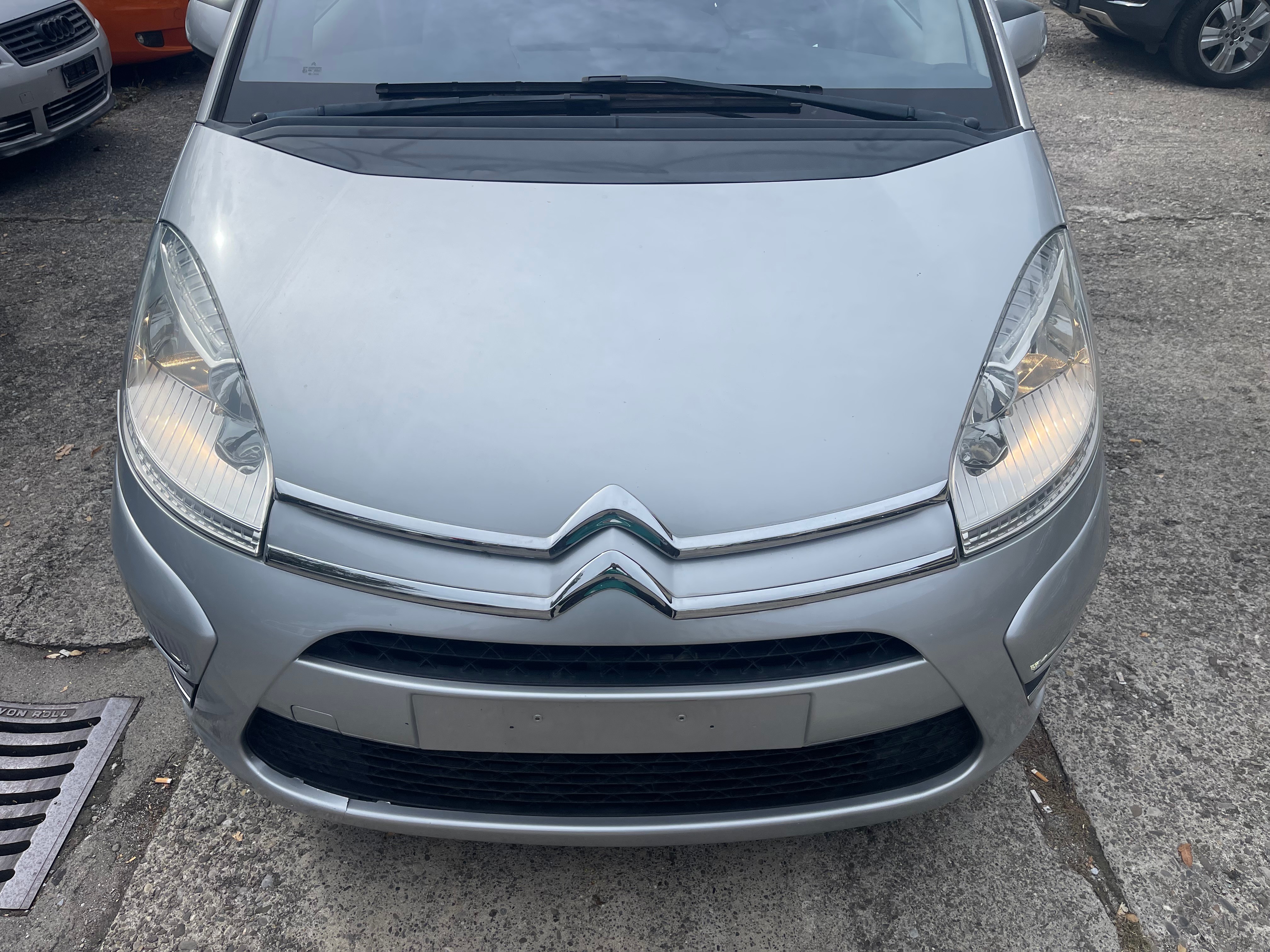 Car photo